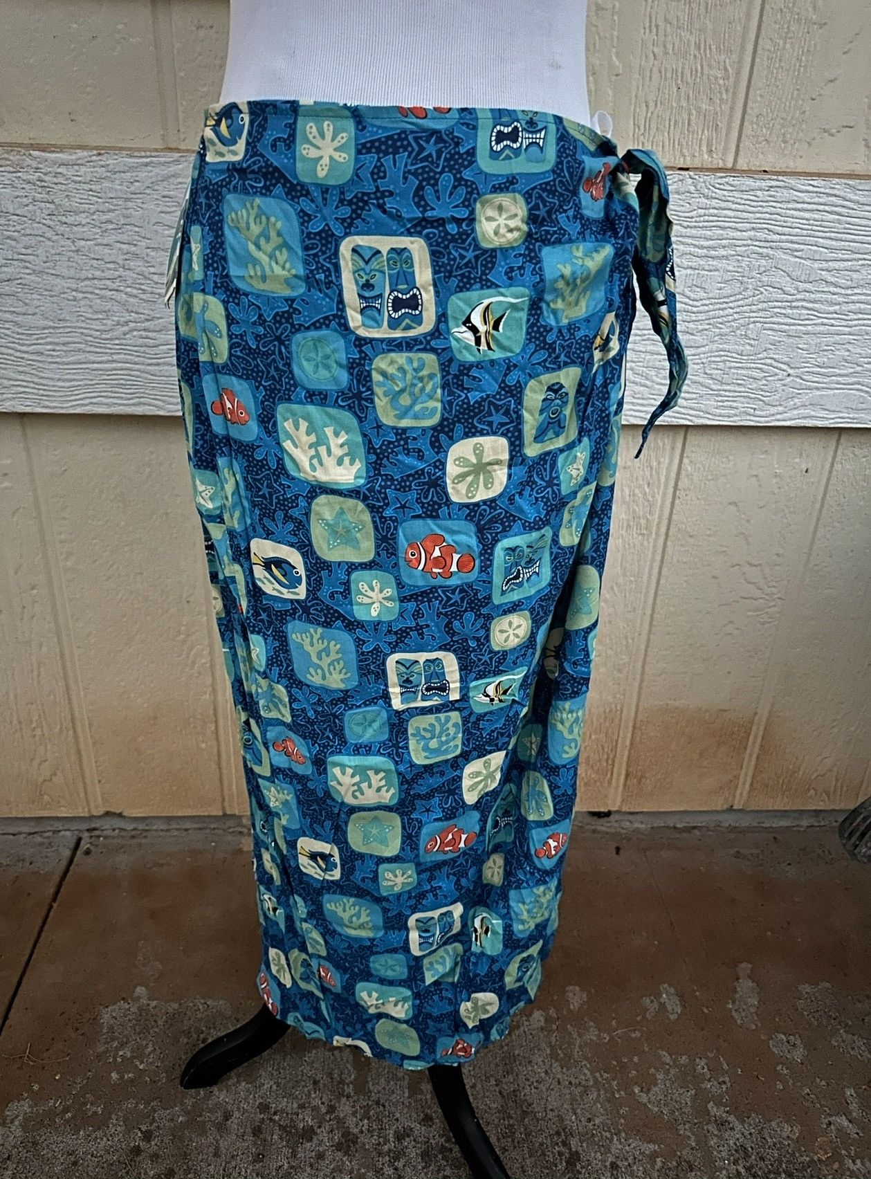 Reyn Spooner New Rare Reyn Spooner Disney Finding Nemo Sarong Women's M-L Size 32" / US 10 / IT 46 - 1 Thumbnail