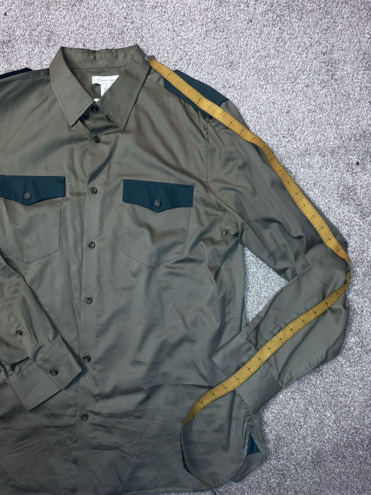 Calvin Klein Calvin Klein men's slimfit colorblocked sateen utility shirt Size US L / EU 52-54 / 3 - 6 Thumbnail