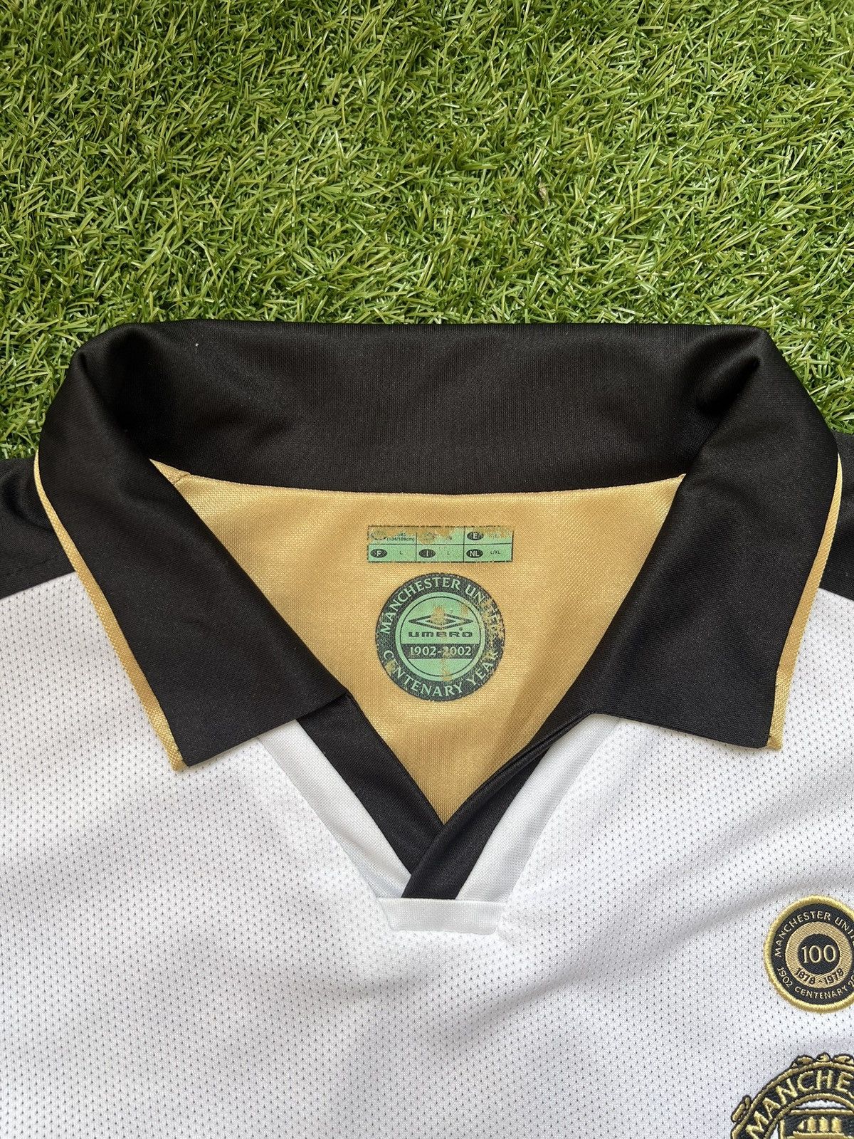 Umbro Manchester United 2000/01 Away Kit Reversible Size US L / EU 52-54 / 3 - 8 Thumbnail
