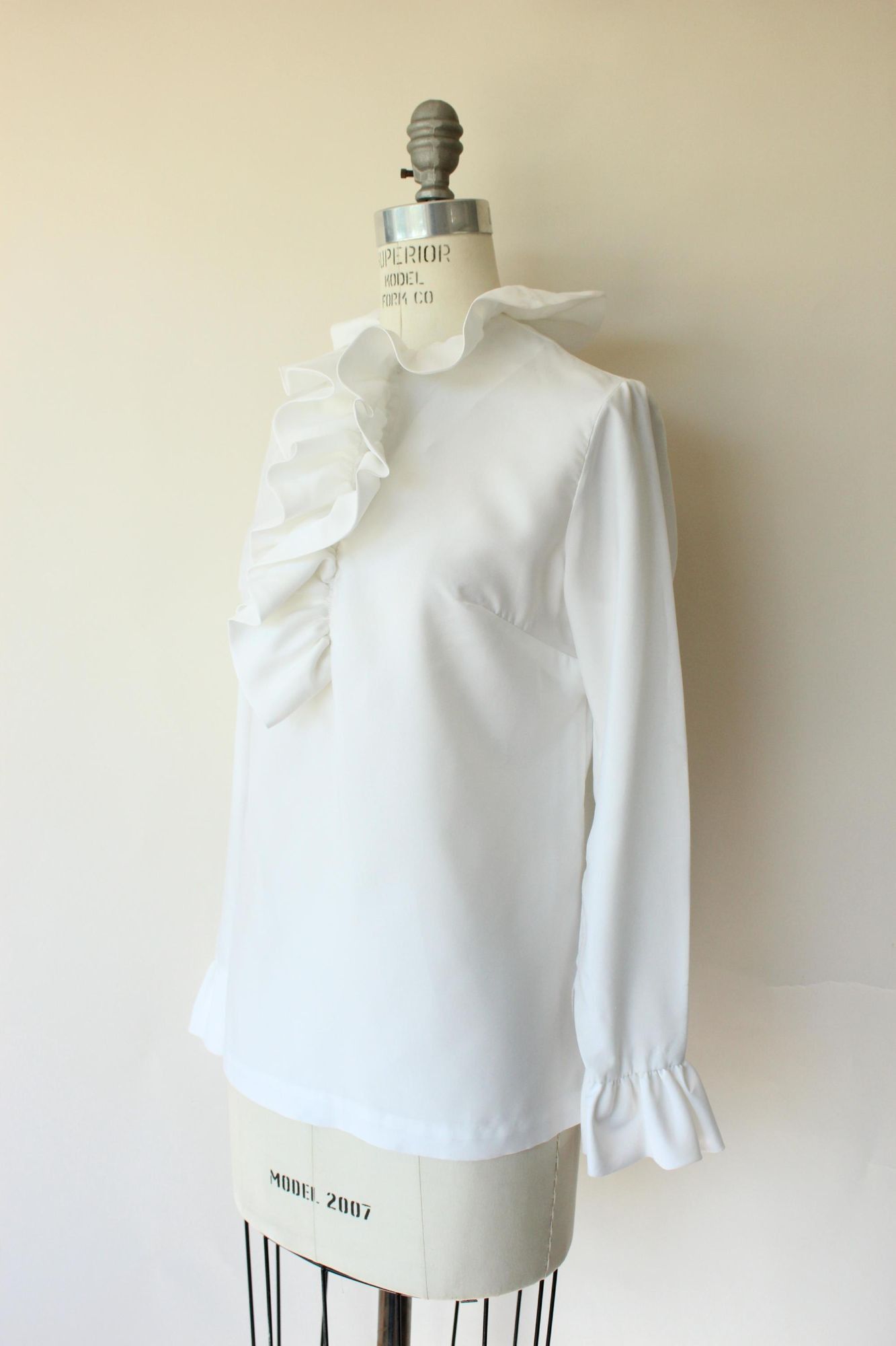 Vintage Vintage 1960s Blouse, Teddi of California White Ruffle Colla Size M / US 6-8 / IT 42-44 - 6 Thumbnail