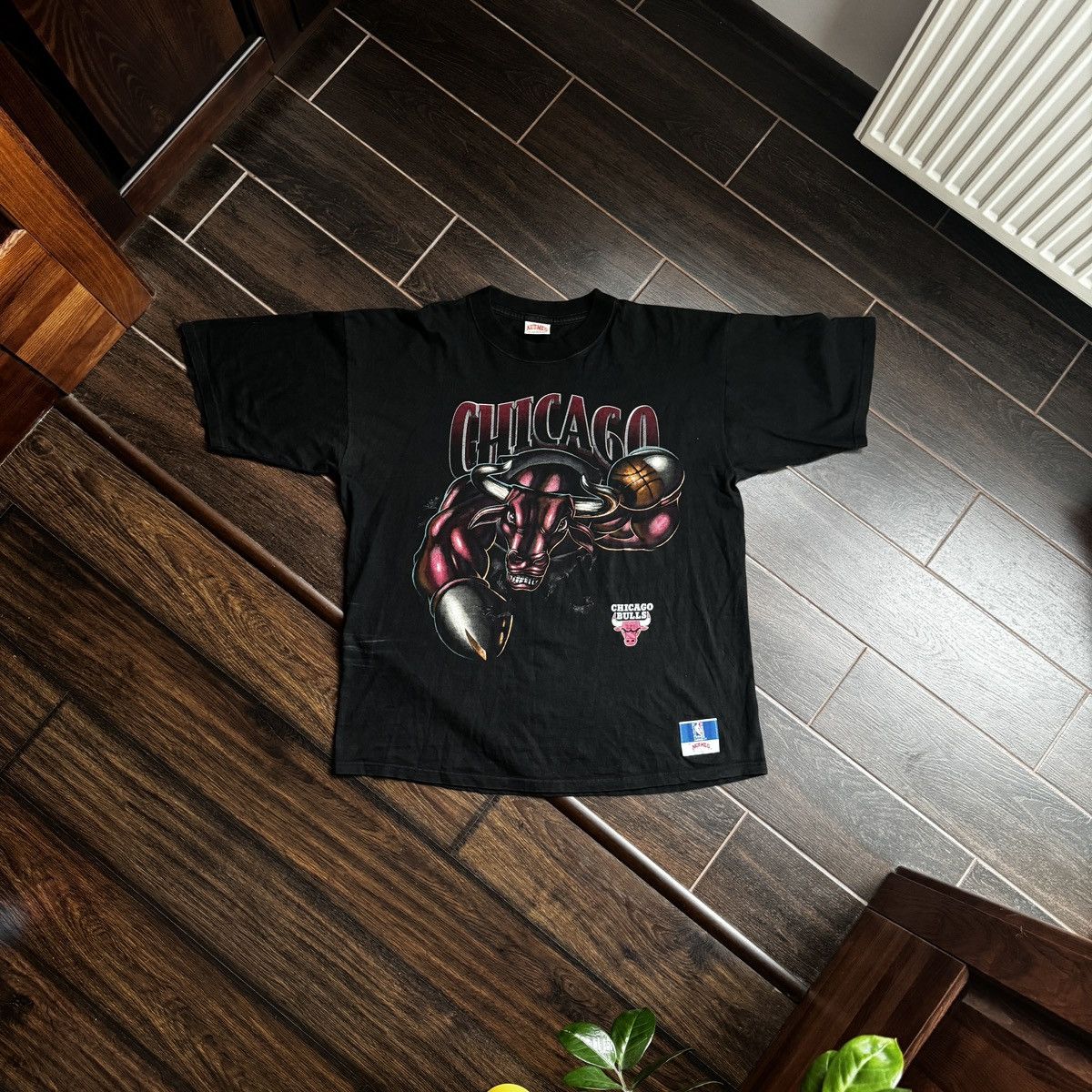 image of 1993 Vintage Nutmeg Nba Chicago Bulls T-Shirt in Black, Men's (Size XL)