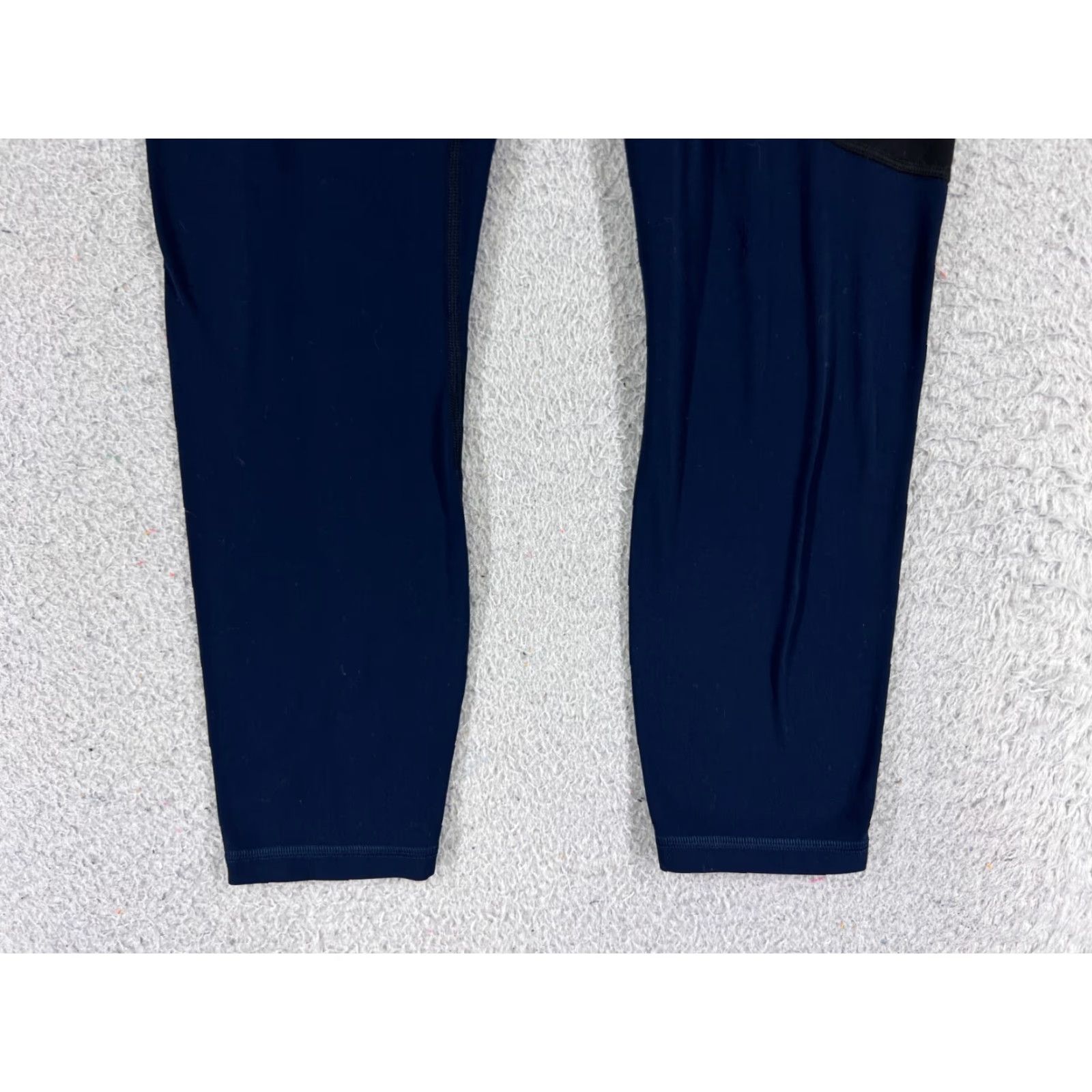 Lululemon Lululemon Pants Womens 4 Black Blue Nulu Colour Block High-Rise Crop 23" Pants Womens 4 Black Blue Nulu Colour Block High-Rise Crop 23" Size 27" / US 4 / IT 40 - 2 Thumbnail
