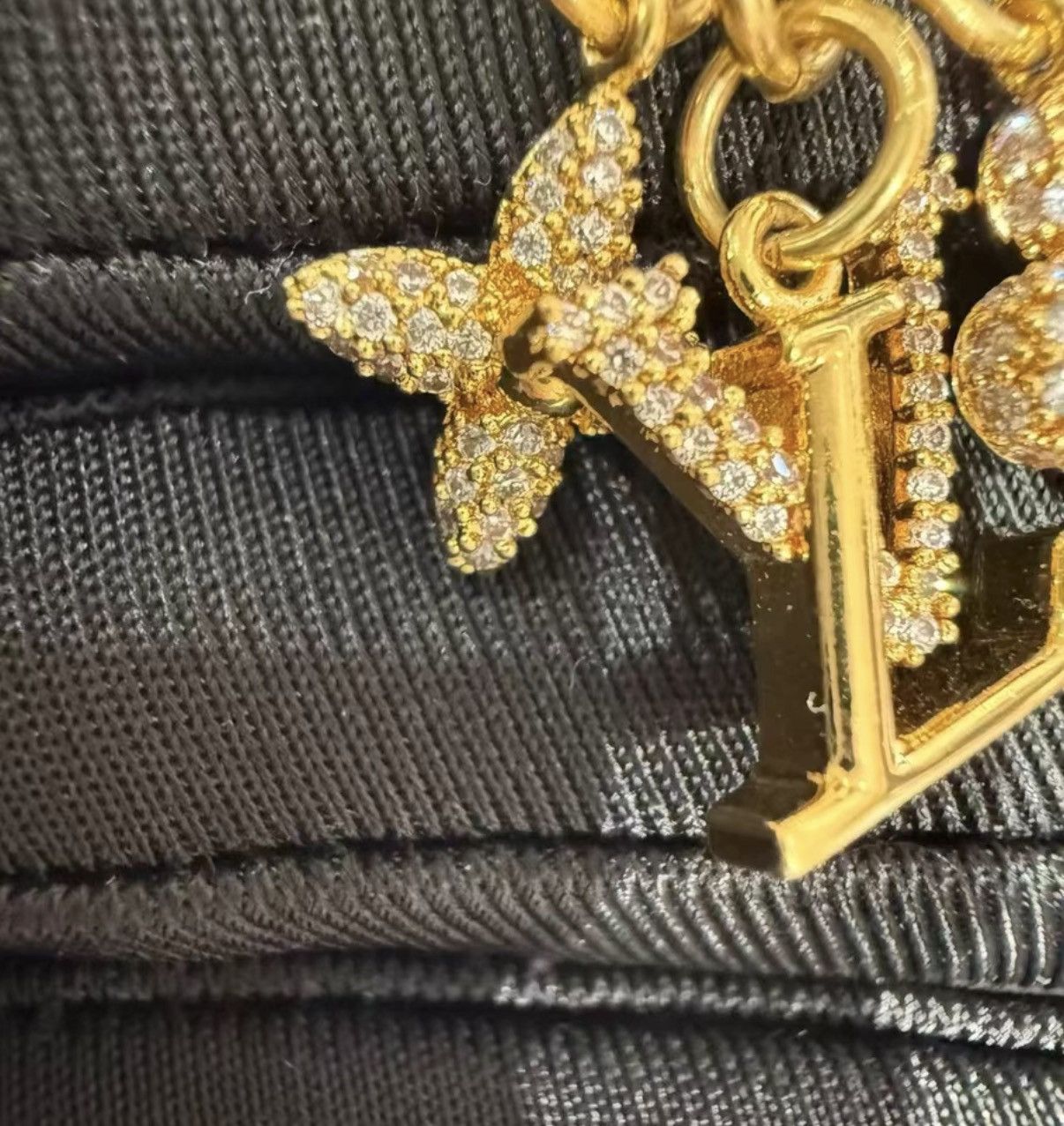 Louis Vuitton Louis Vuitton logo charm bag accessory Size ONE SIZE - 5 Thumbnail