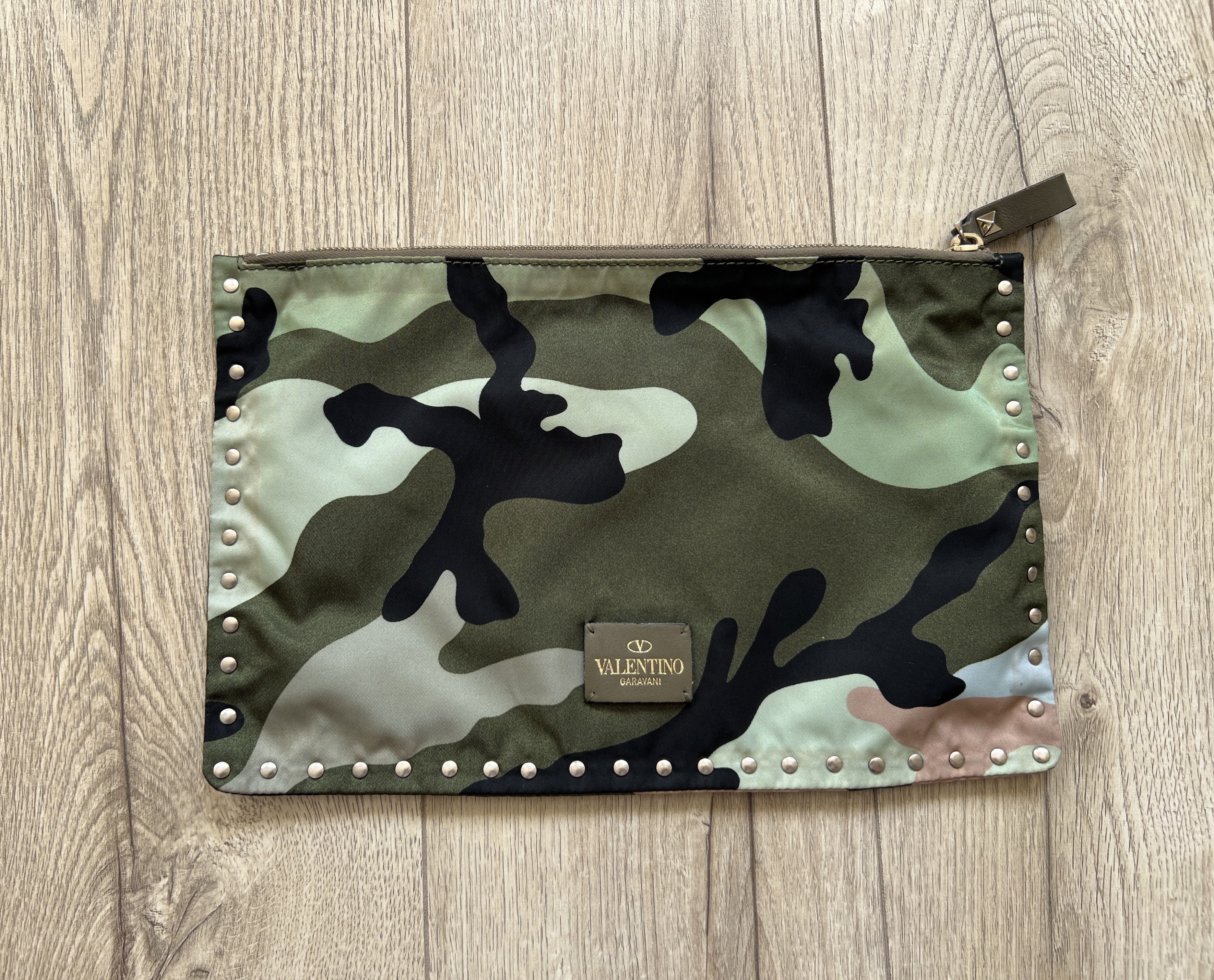 Designer × Valentino Rockstud Camo Clutch Zip Bag Pouch Nylon Size ONE SIZE - 1 Thumbnail