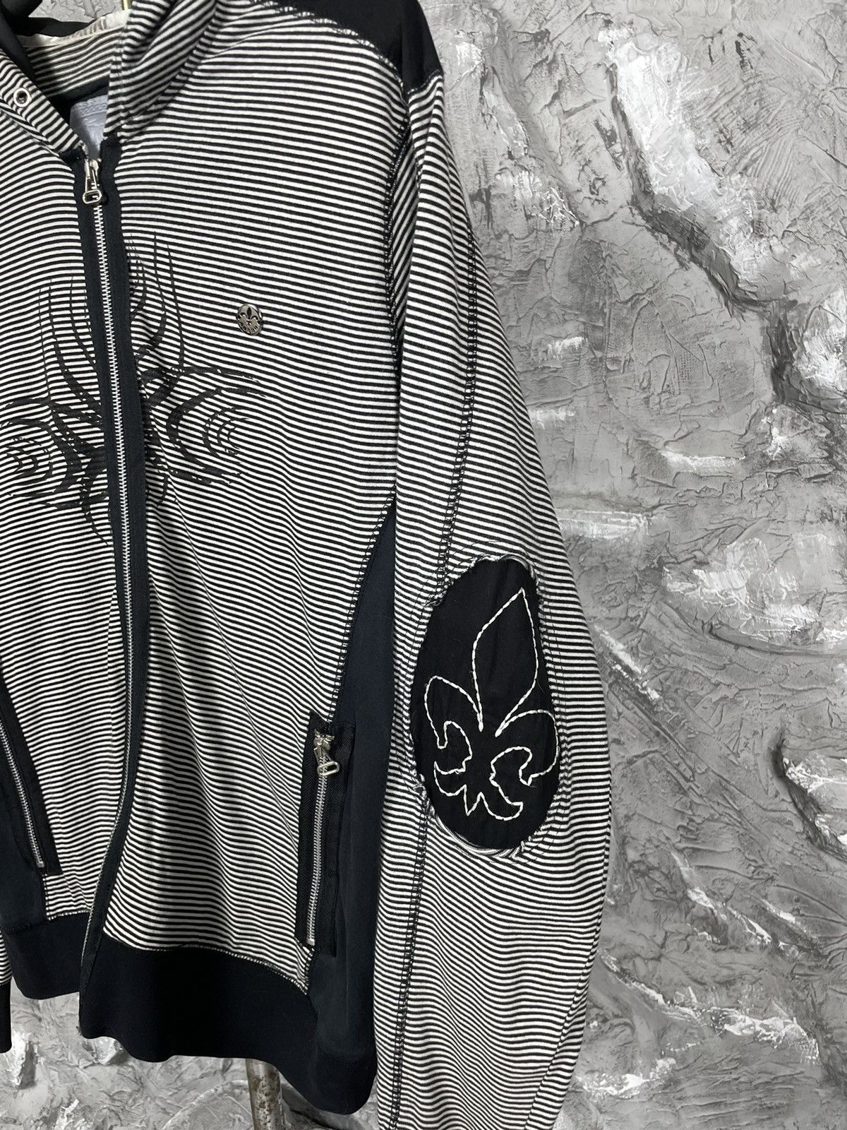20471120 Striped Y2K Zip Tribal Hoodie Affliction Style Size US M / EU 48-50 / 2 - 8 Thumbnail