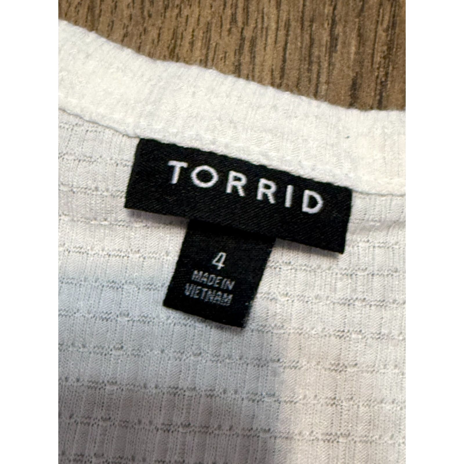 Torrid Torrid Shirts Blouse Women's Size 4 White Flutter Sleeve V-Neck Lightweight Shirt Womens Size 4 White Flutter Sleeve V-Neck Lightweight Torrid Shirts Size S / US 4 / IT 40 - 5 Thumbnail
