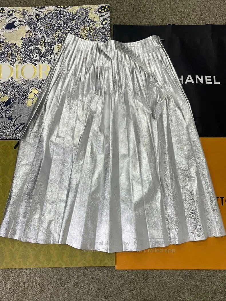 Gucci Gucci Silver pleated skirt Size 28" / US 6 / IT 42 - 1 Thumbnail