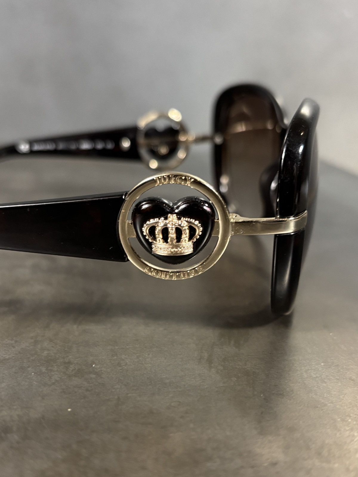 Juicy Couture 2010s Juicy Couture Sunglasses Scarlet Heart Queen of Everyt Size ONE SIZE - 16 Thumbnail