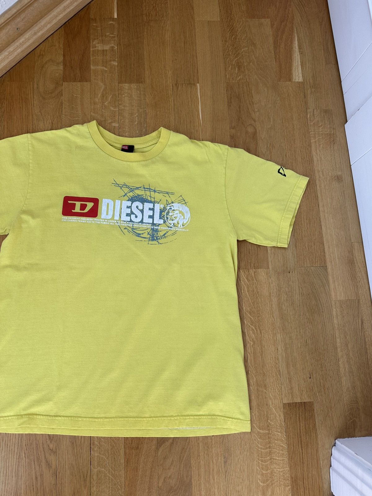 Diesel Vintage Mens Diesel Yellow T-shirt Big Logo Centre Fit Size US XL / EU 56 / 4 - 4 Thumbnail