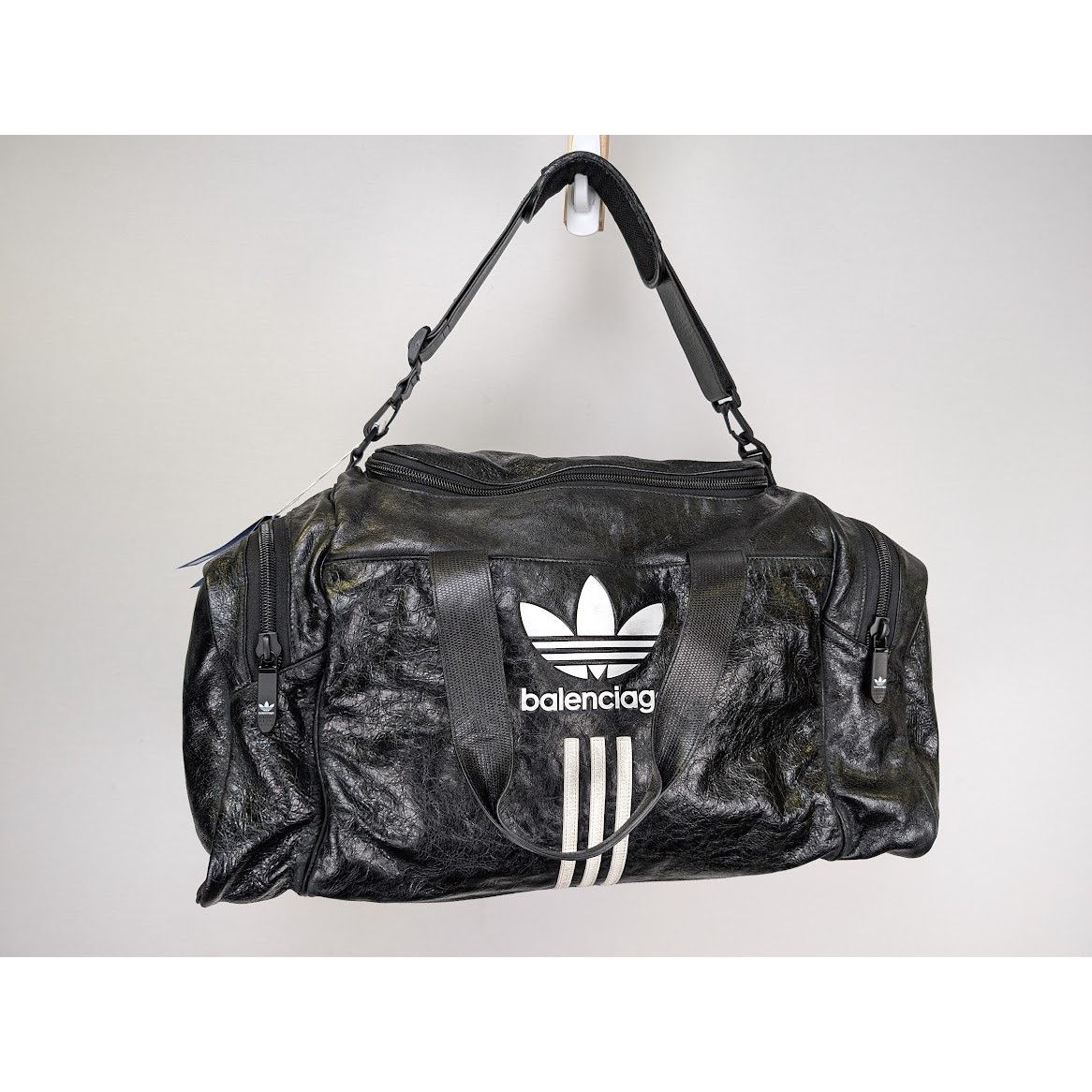 Adidas × Balenciaga o1rshd1 Aged Arena Lamb Gym Bag in Black/White Size ONE SIZE - 14 Thumbnail