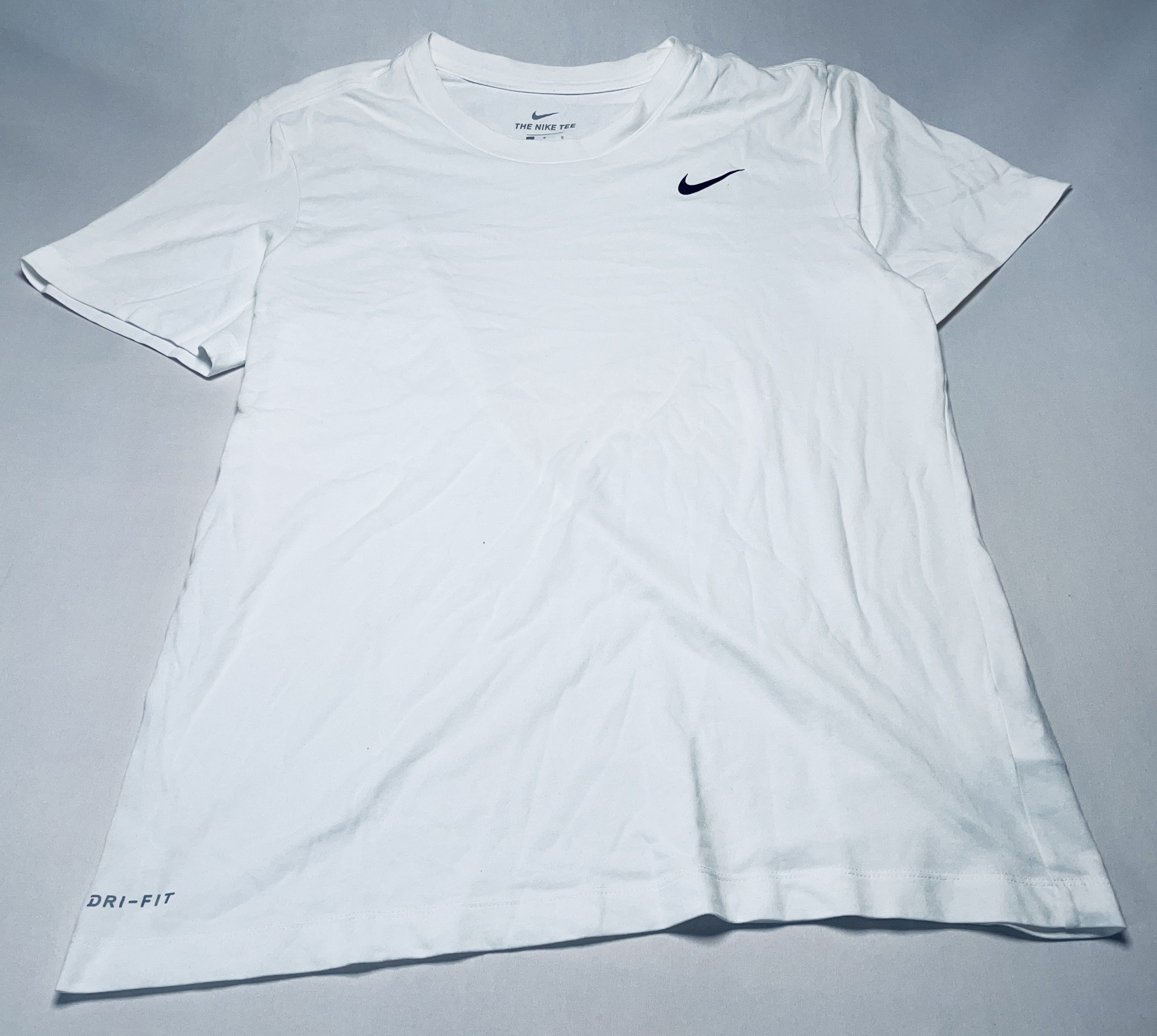 Nike 👕 24,90 € – Weißes Nike Dri-FIT T-Shirt Größe L Size US L / EU 52-54 / 3 - 1 Thumbnail
