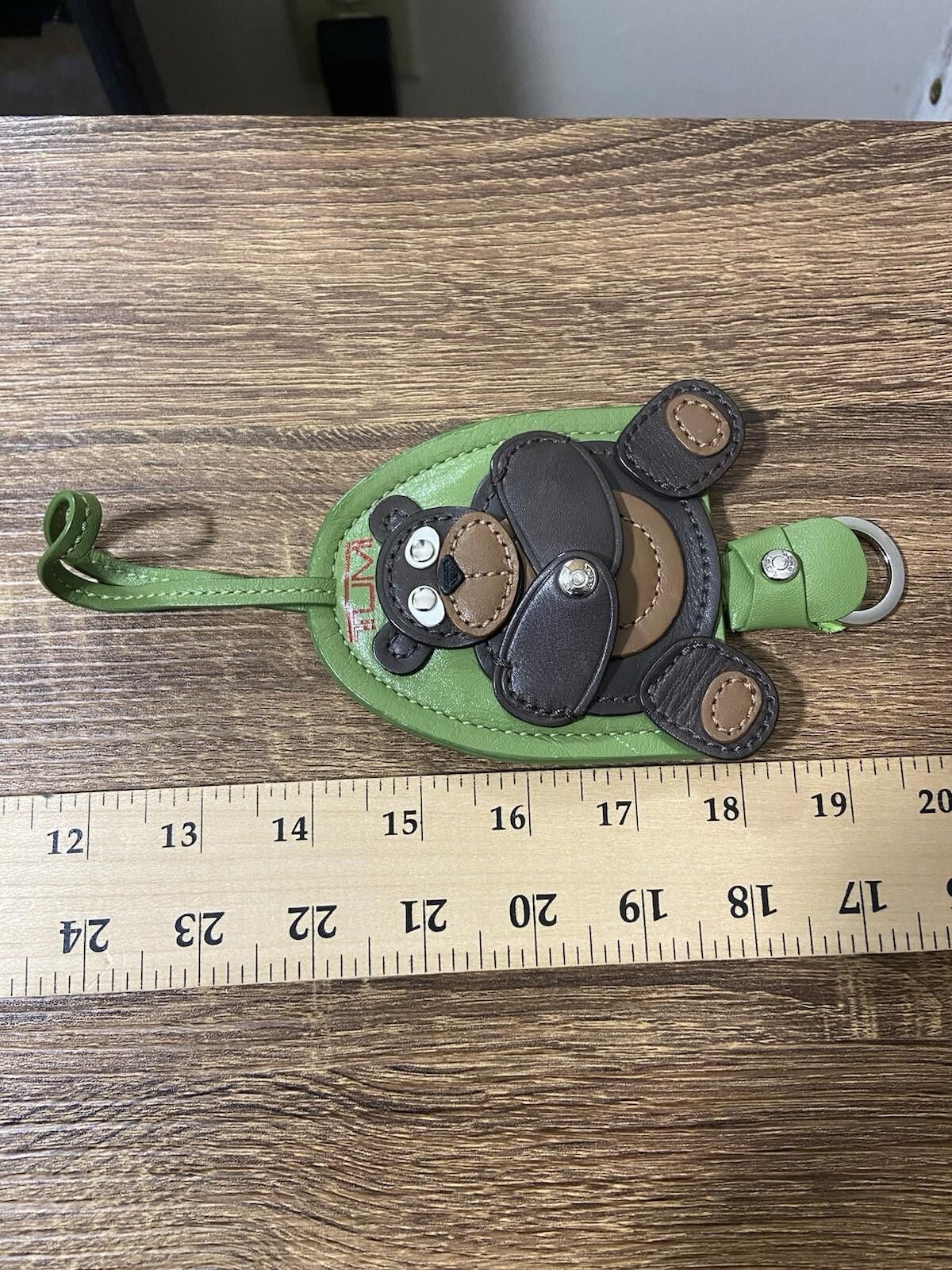 Tumi Rare cute Tumi green leather brown bear keychain bag charm Size ONE SIZE - 7 Thumbnail