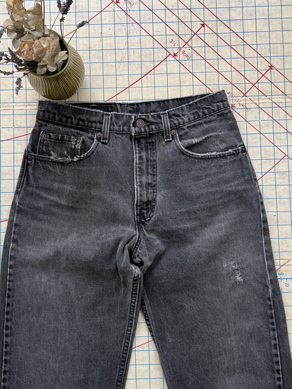 Levi's × Vintage Vintage 90’s Levi’s 550 Relaxed Fit Tapered Leg Faded Black Size US 30 / EU 46 - 5 Thumbnail