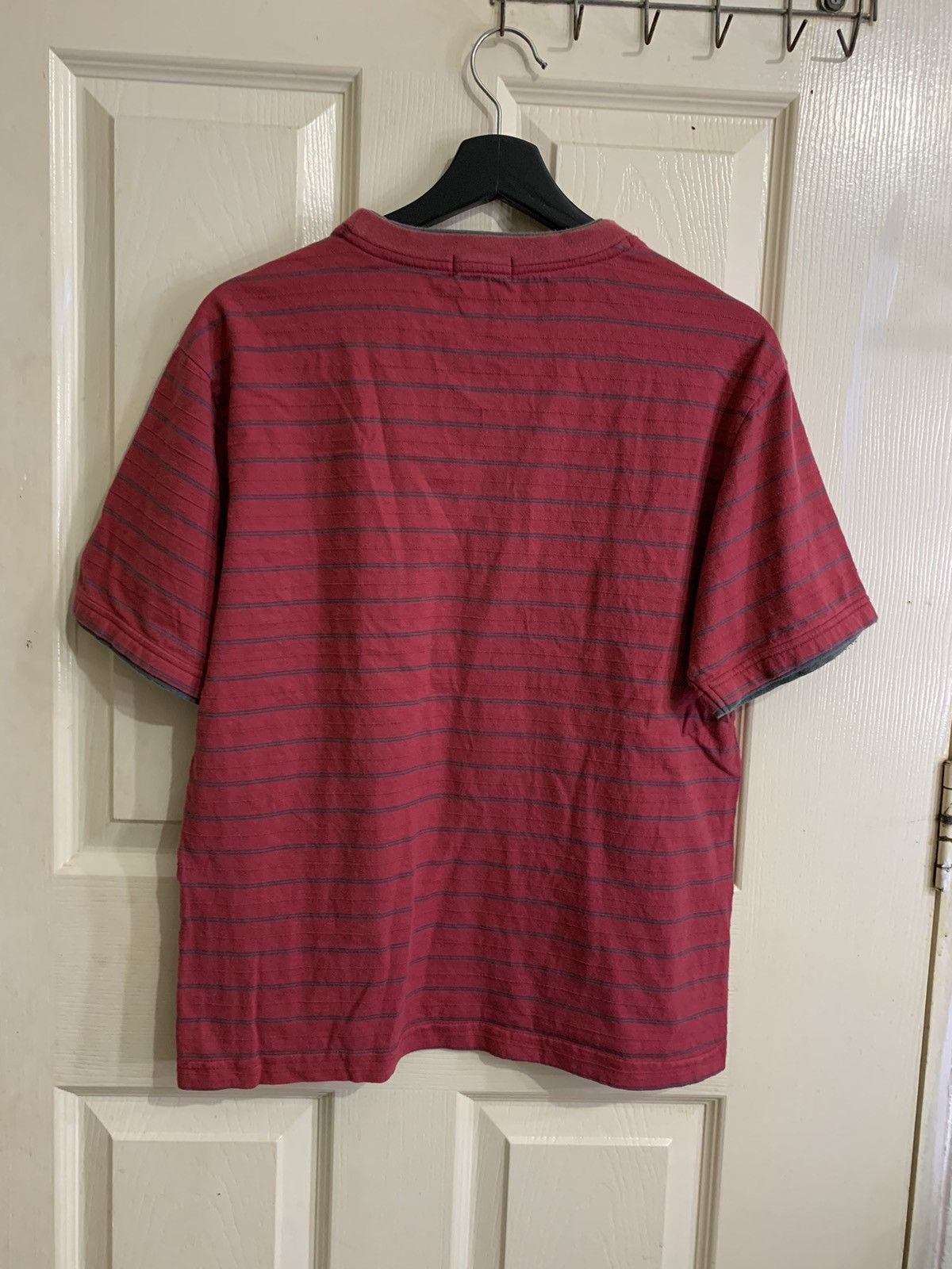 Vintage Vintage Red Stripe Vintage Club Stranger Things Skate shirt Size US L / EU 52-54 / 3 - 3 Thumbnail