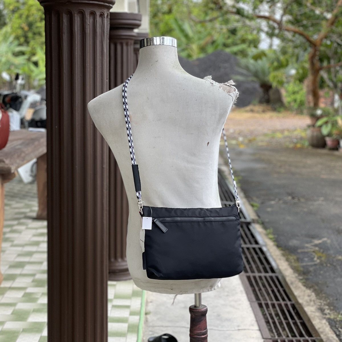 Ato Matsumoto × Japanese Brand PERSPECTIVE BY JUN MATSUMOTO EXHIBITION SLING BAG/SACOCHE Size ONE SIZE - 3 Thumbnail