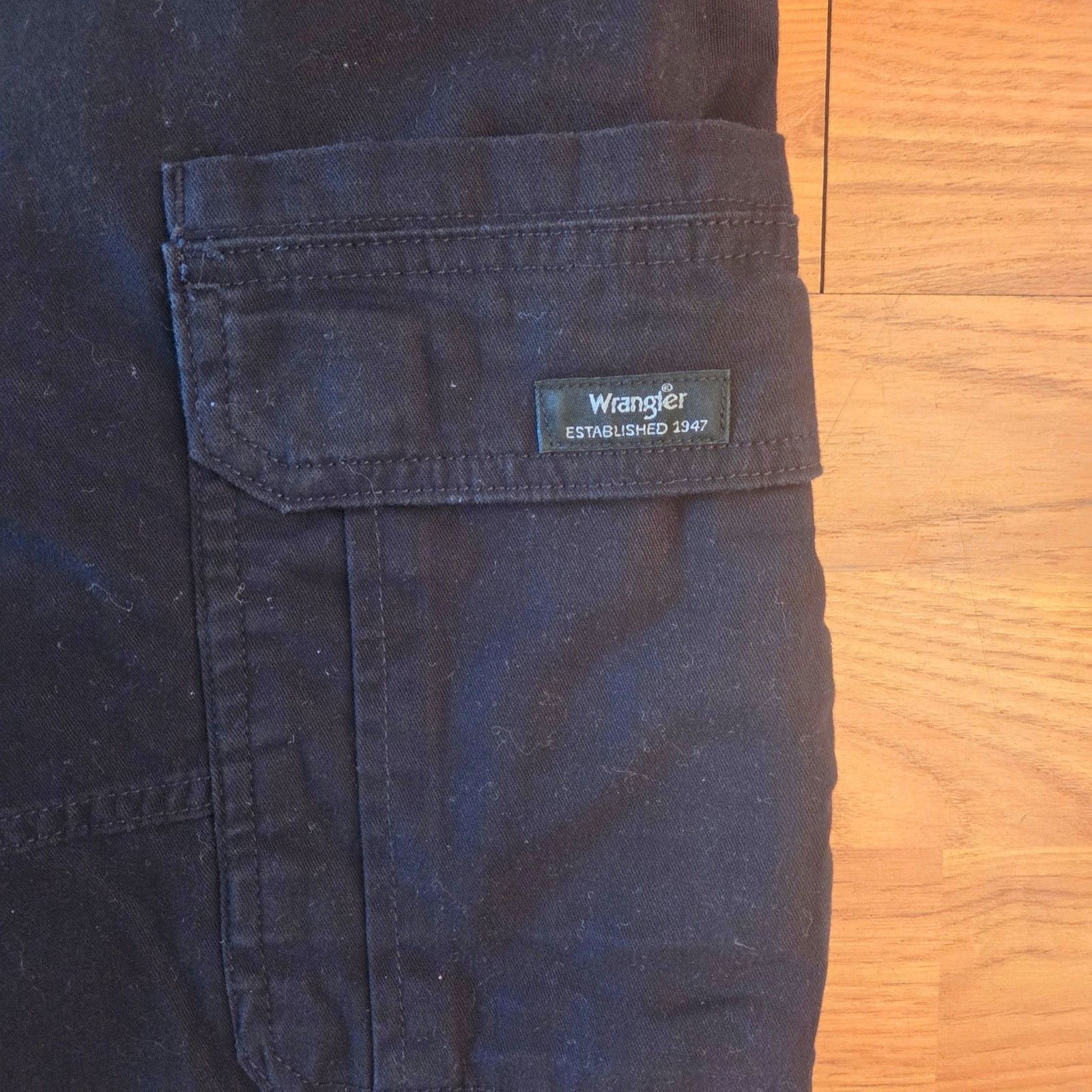 Wrangler Wrangler Black Cargo Shorts - Relaxed Fit Size 46 Size US 44 / EU 60 - 4 Thumbnail