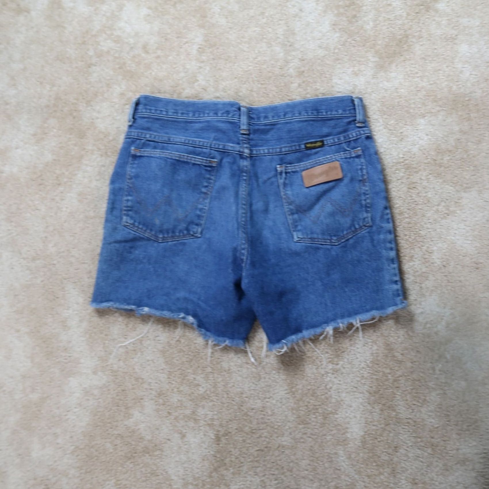 Wrangler VINTAGE Wrangler Bermuda Shorts Men's 33 Blue Denim Distressed 5-Pocket Relaxed Mid Rise Jean Shorts Size US 33 - 5 Thumbnail