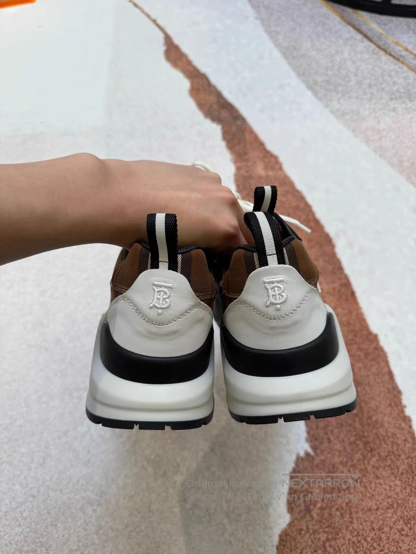Burberry Brown Plaid Low. Size US 8 / EU 41 - 5 Thumbnail