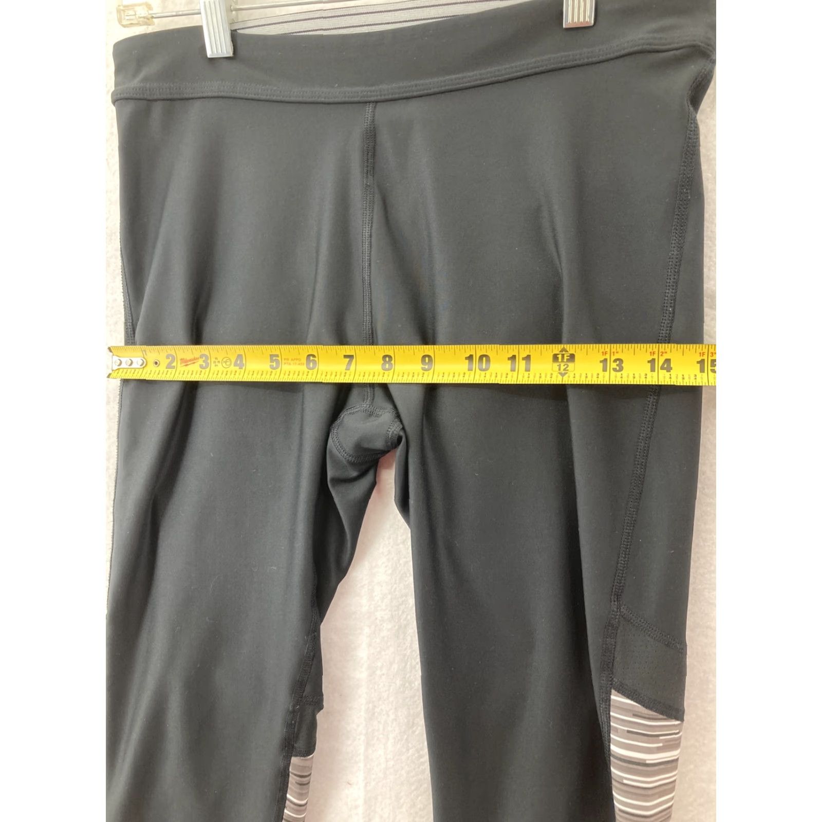 Under Armour Under Armour Yoga pants Womens Black Large Compression Crop Size 36" / US 14 / IT 50 - 4 Thumbnail