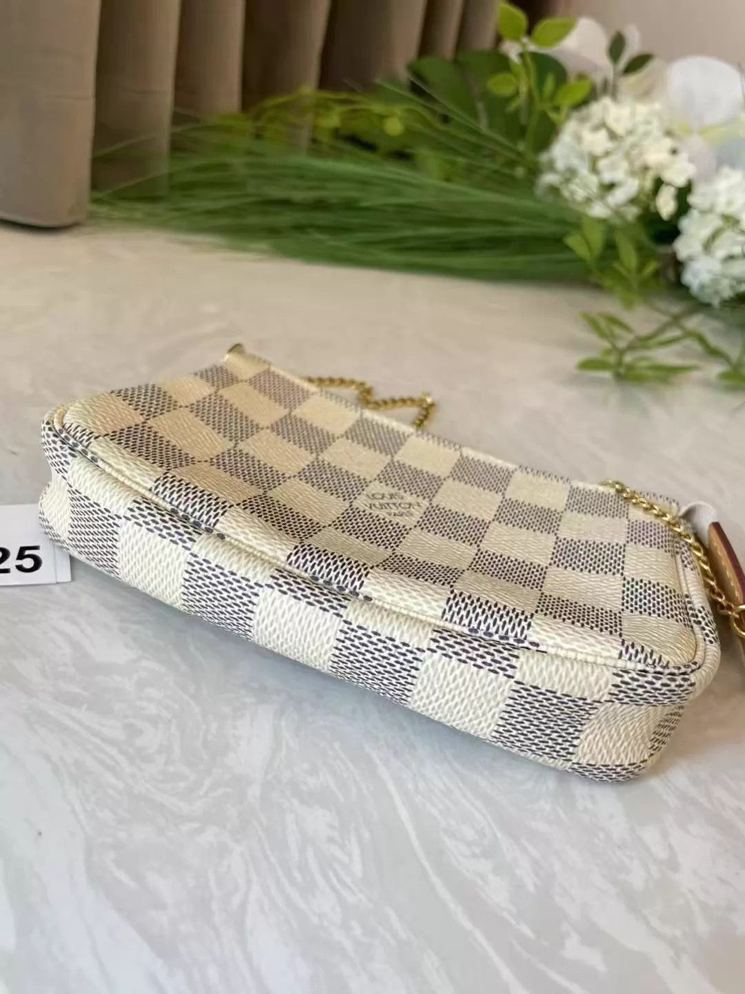 Louis Vuitton LV Mini Pochette 15x9.5x3 For Sale Size ONE SIZE - 6 Thumbnail