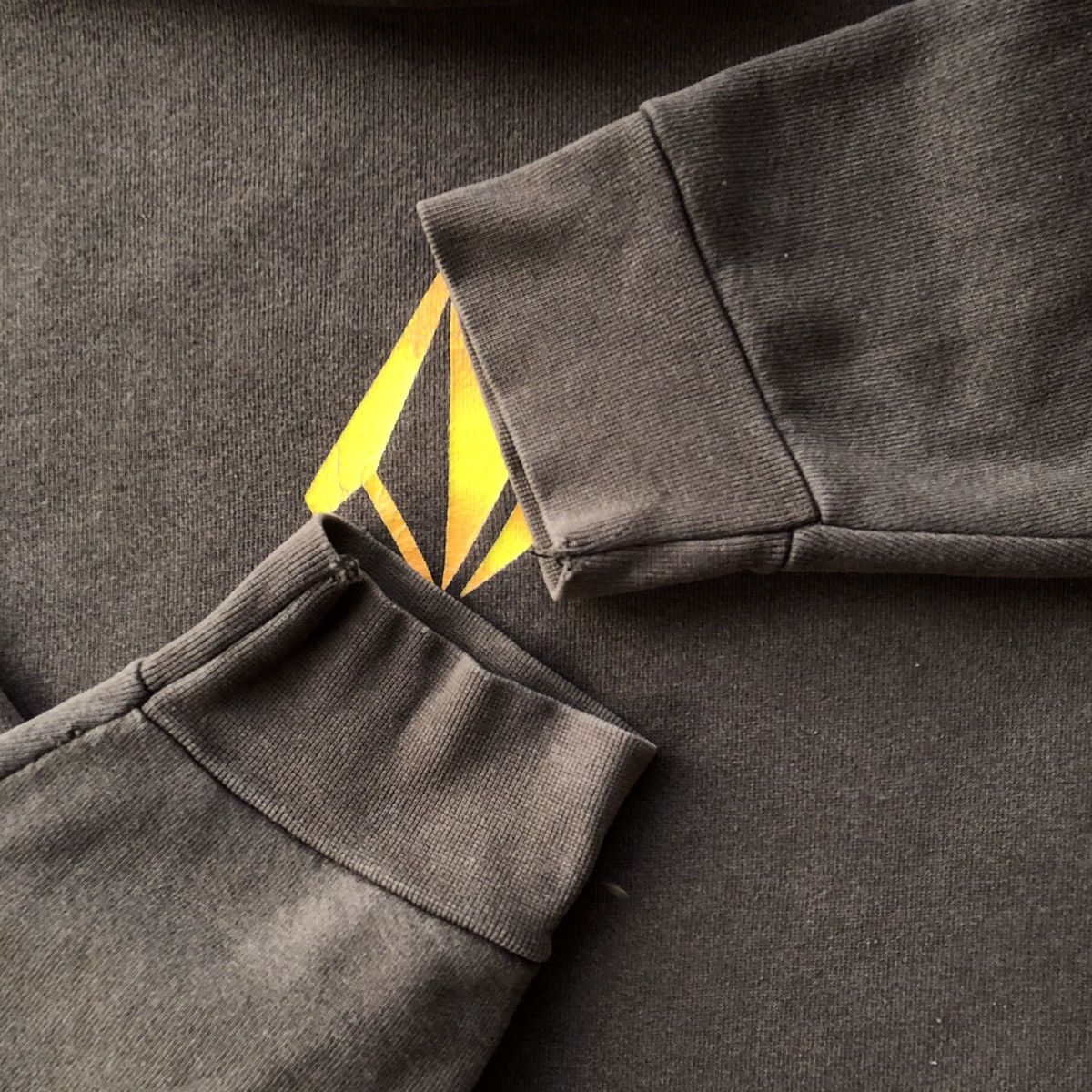 Vintage × Volcom VOLCOM Nice Logo Sweatshirt Size US XL / EU 56 / 4 - 5 Thumbnail