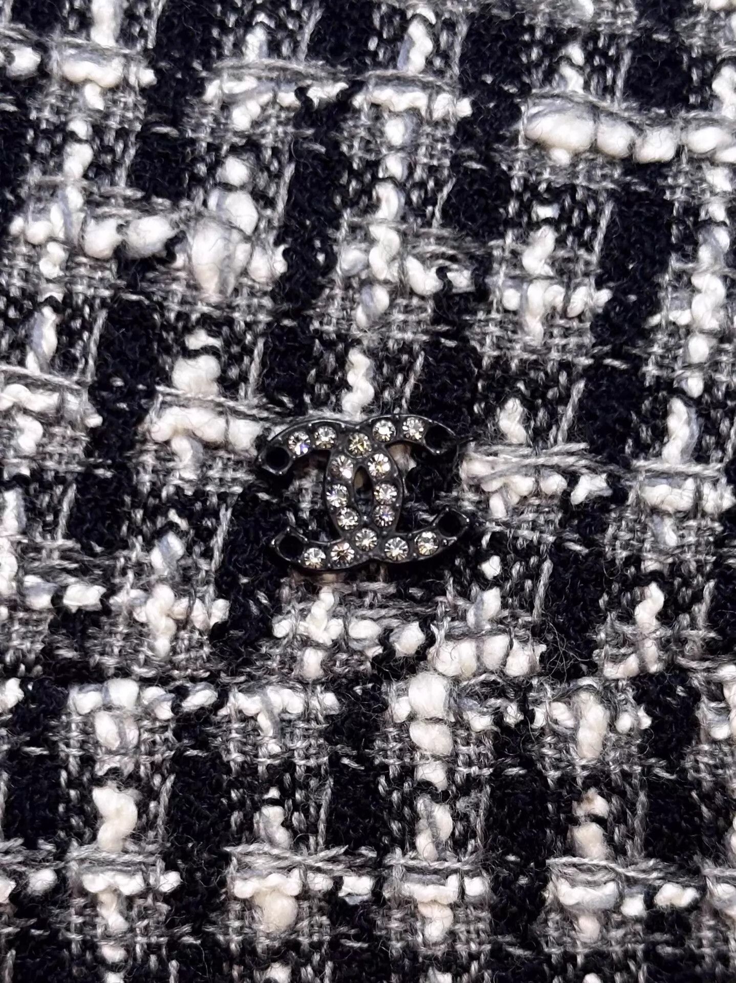 Chanel Chanel Wool Tweed B&W Crystal CC Button Skirt 34 Size 25" / US 0 / IT 36 - 4 Thumbnail