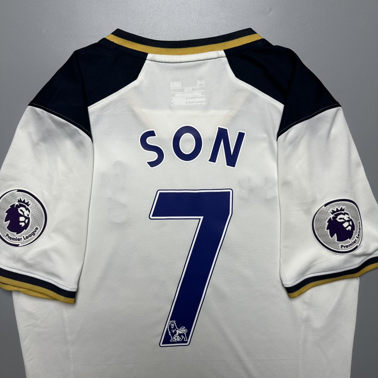 Vintage TOTTENHAM UNDER ARMOUR 2016/2017 FOOTBALL HOME JERSEY #7 SON Size US L / EU 52-54 / 3 - 9 Thumbnail