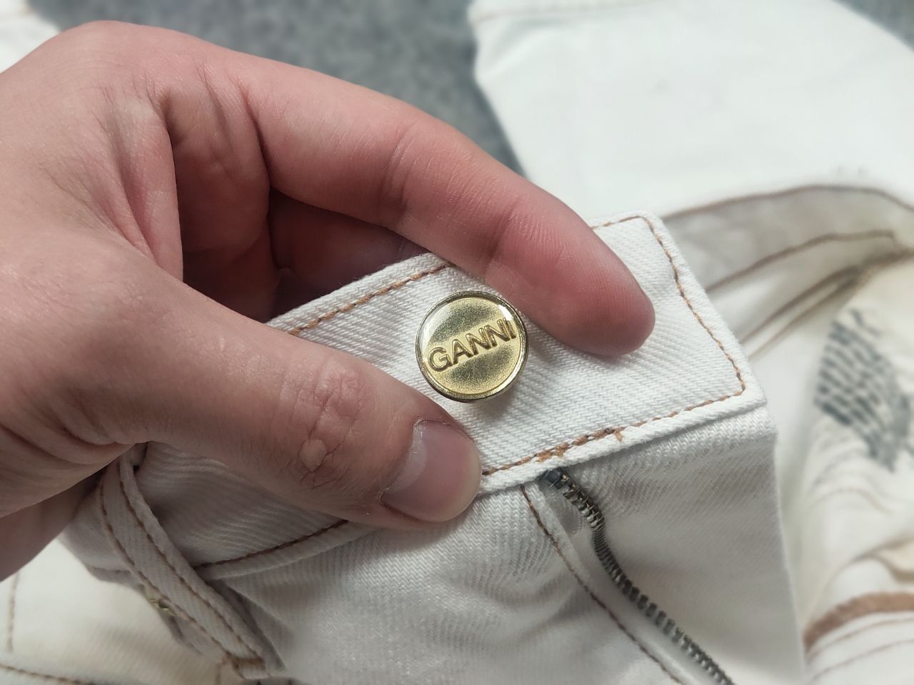 Ganni Ganni Design stary White Denim Barrel leg jeans Size 26" / US 2 / IT 38 - 16 Thumbnail