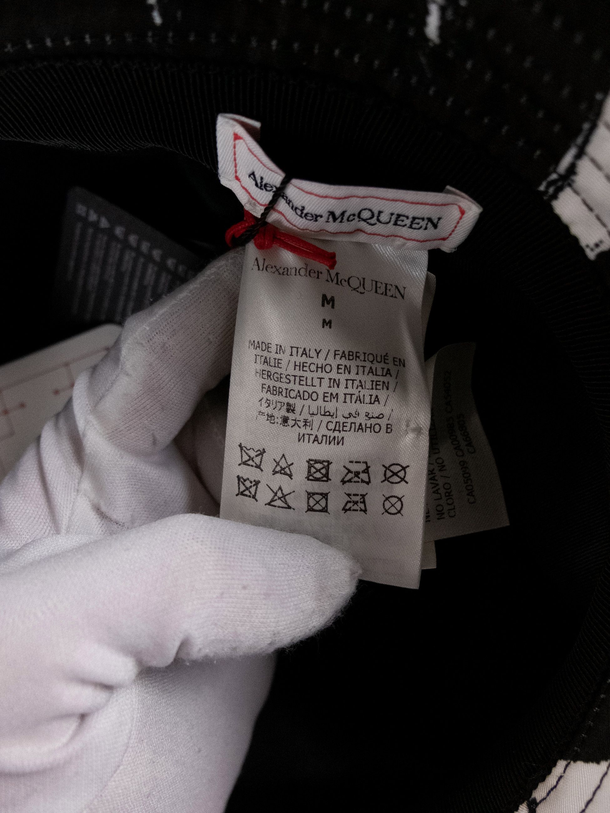 Alexander McQueen ALEXANDER MCQUEEN black white graffiti print bucket hat M Size ONE SIZE - 7 Thumbnail
