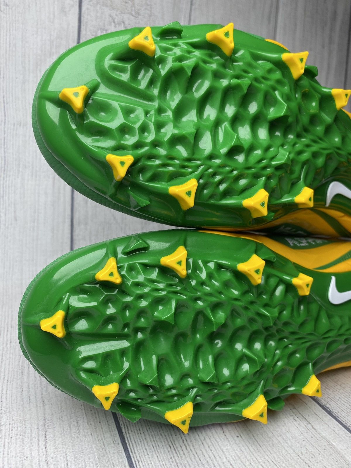 Jordan Brand × Nike Oregon Ducks Nike Alpha Menace Football Cleat Men 12.5W PE Size US 12.5 / EU 45-46 - 14 Thumbnail