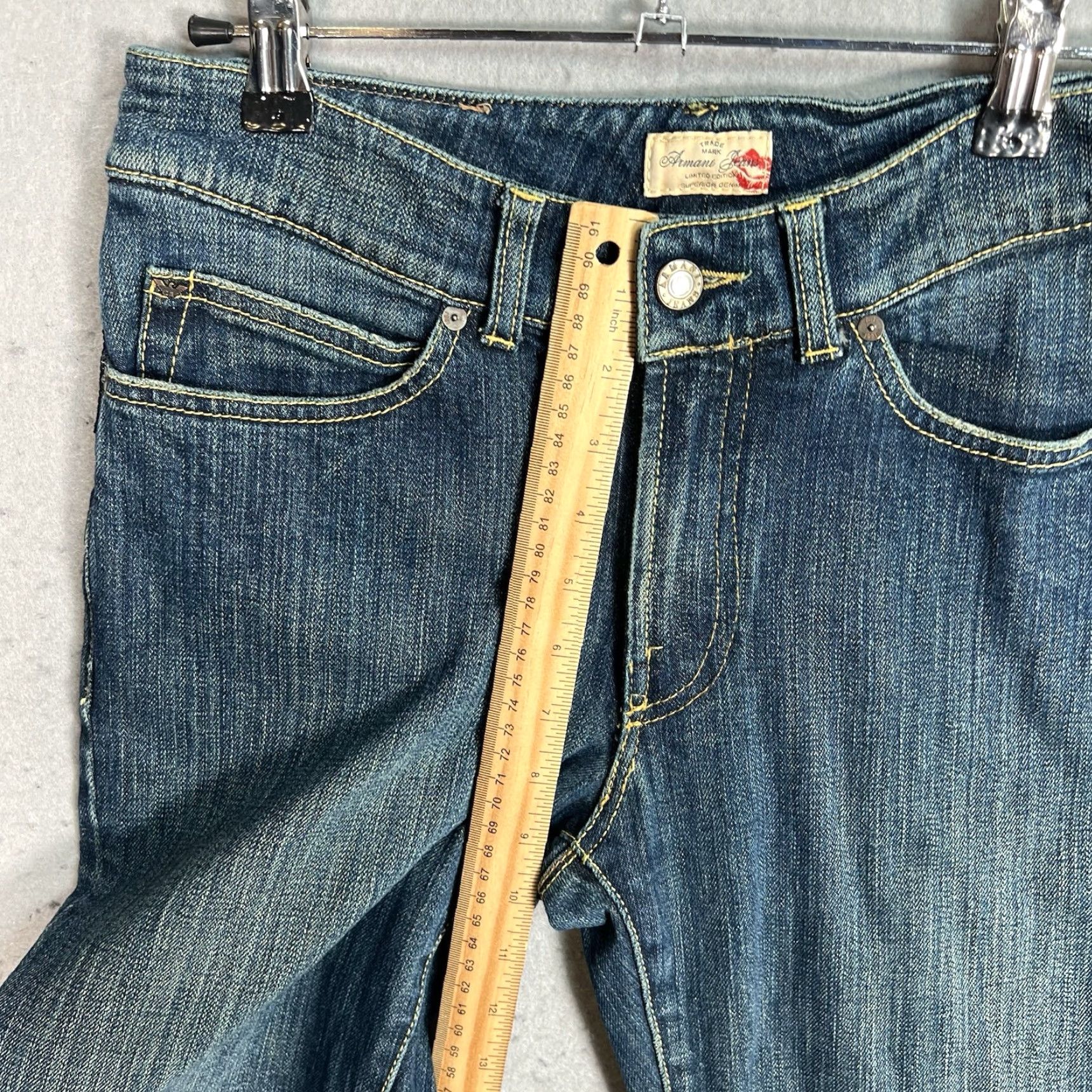 Vintage VINTAGE Armani Jeans Blue Denim Jeans Womens 27 90s Tapered Regular Fit Size 27" / US 4 / IT 40 - 7 Thumbnail