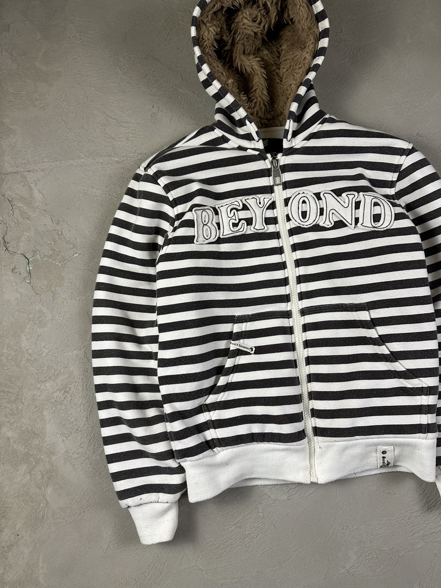 Japanese Brand Vintage Y2k Fur Hood Zip Stripped Hoodie Size US XL / EU 56 / 4 - 2 Thumbnail