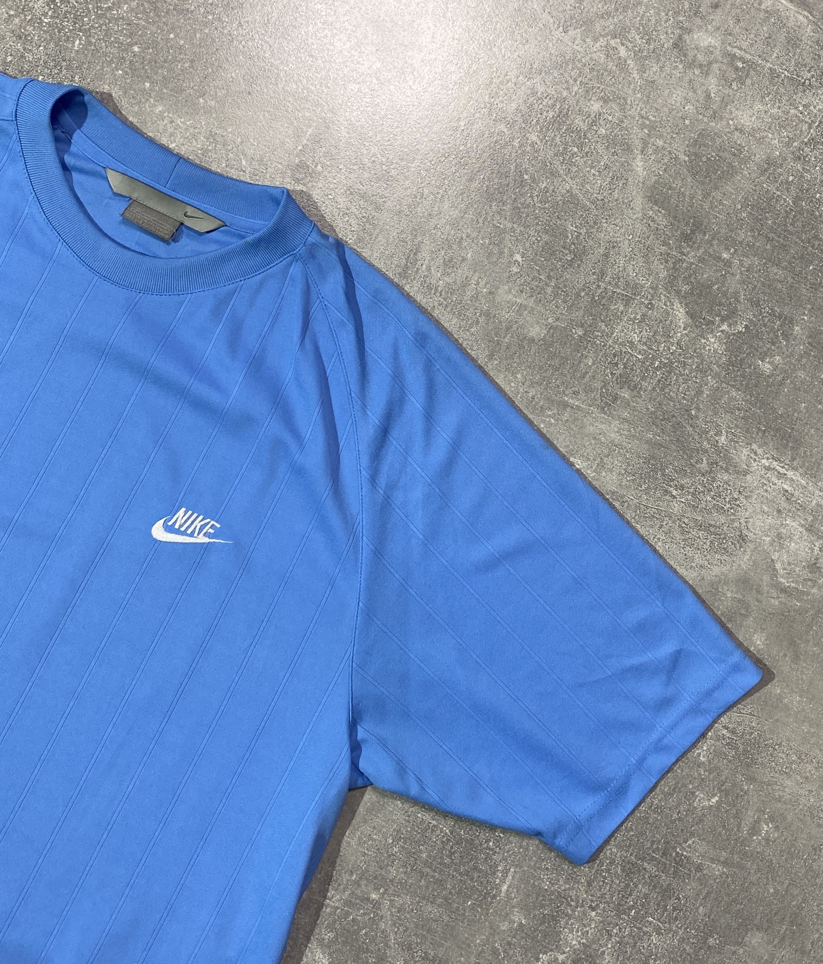 Nike Vintage 00s Nike Blue T-shirt Size US L / EU 52-54 / 3 - 3 Thumbnail