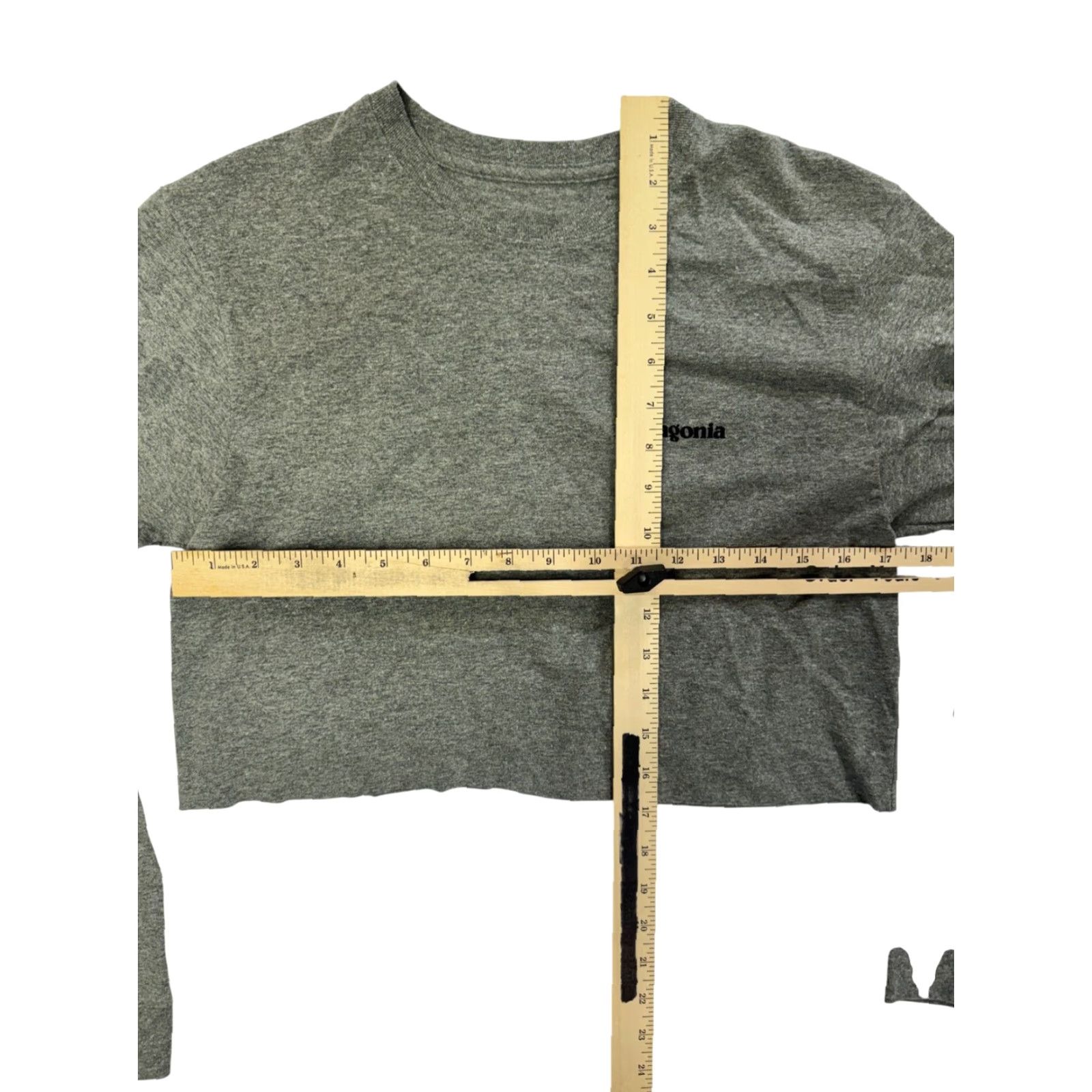 Patagonia Patagonia T-Shirt Women's Gray Long Sleeve Cropped Crew Neck Logo Graphic Print Pullover XS Regular All Seasons Casual Activewear Outdoors Size XS / US 0-2 / IT 36-38 - 3 Thumbnail