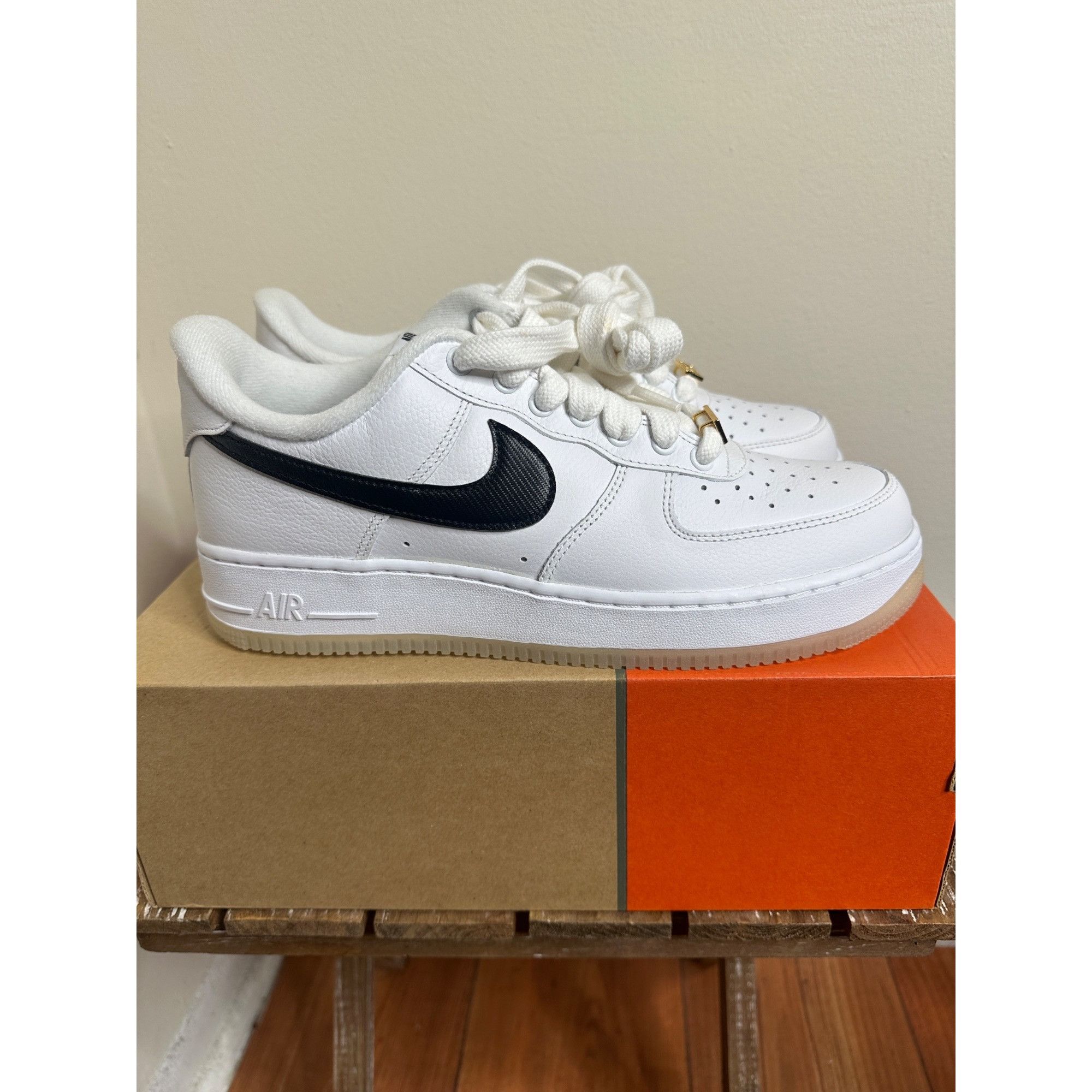 Nike WMNS Air Force 1 ‘07 PRM Leather 40th Anniversary Edition Br Size US 10 / EU 43 - 1 Thumbnail