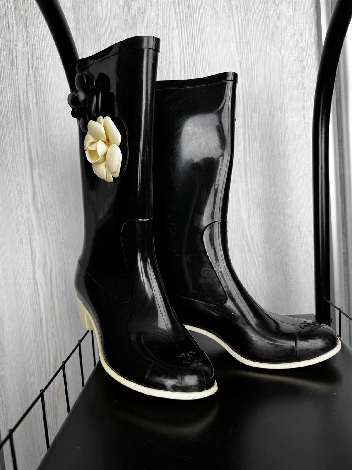 Chanel CHANEL Rubber Camellia Rain Boots Black size 37 Size US 7 / IT 37 - 18 Thumbnail