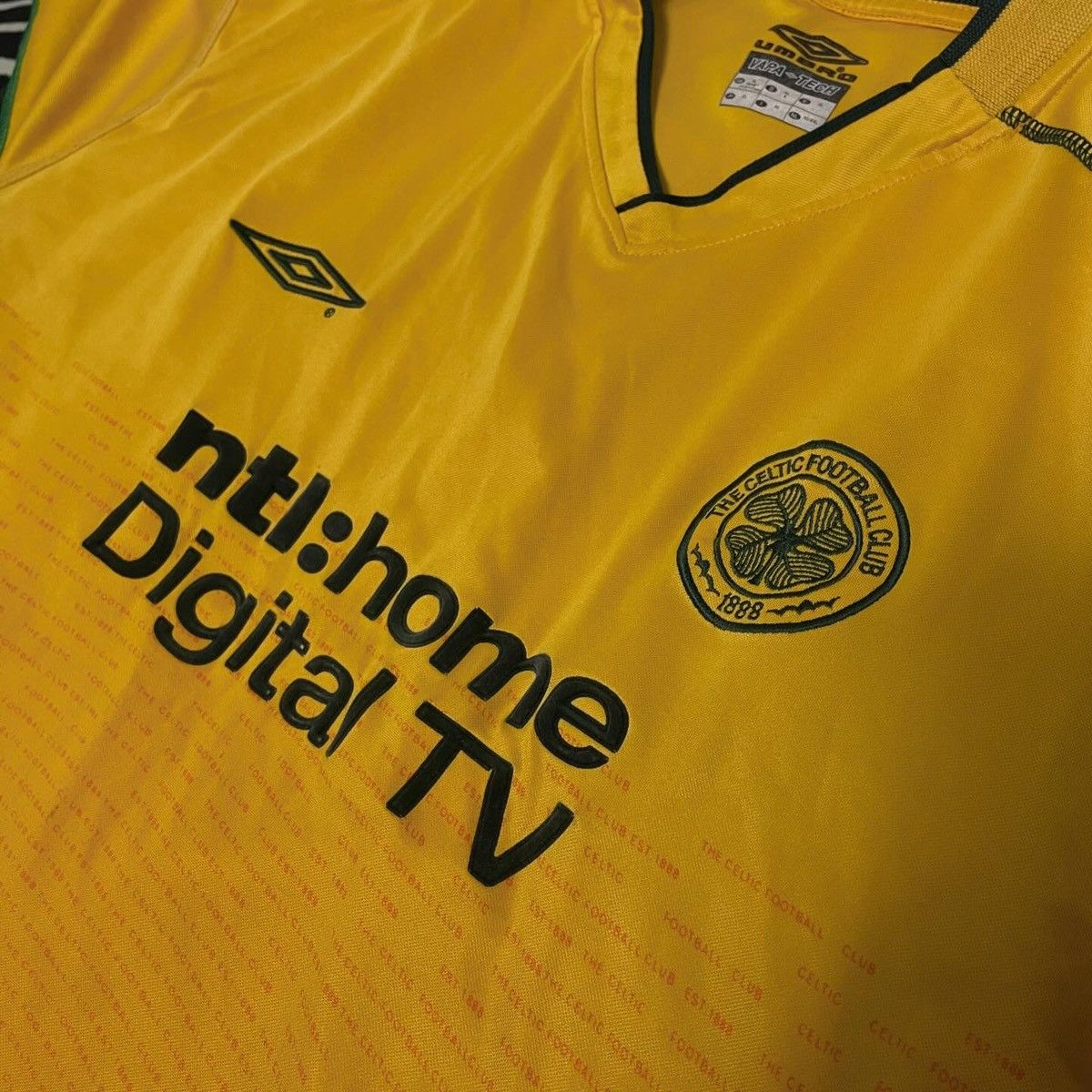 Umbro × Vintage 2002 Celtic Glasgow Umbro Vintage Soccer Jersey Size US XL / EU 56 / 4 - 4 Thumbnail