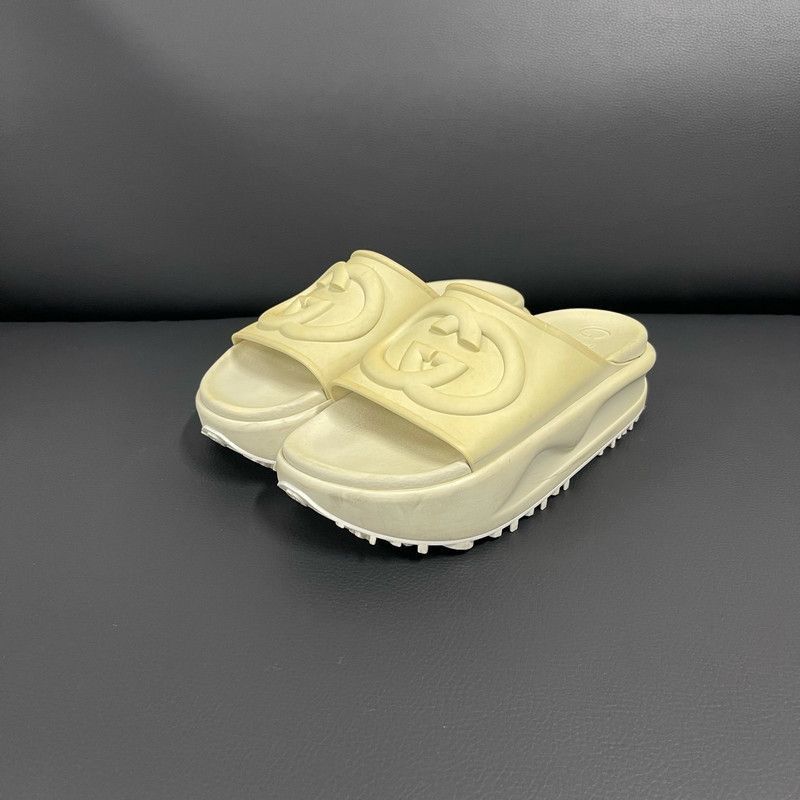 Gucci Gucci Interlocking Rubber Platform Slide Sandals Size US 5 / IT 35 - 1 Thumbnail