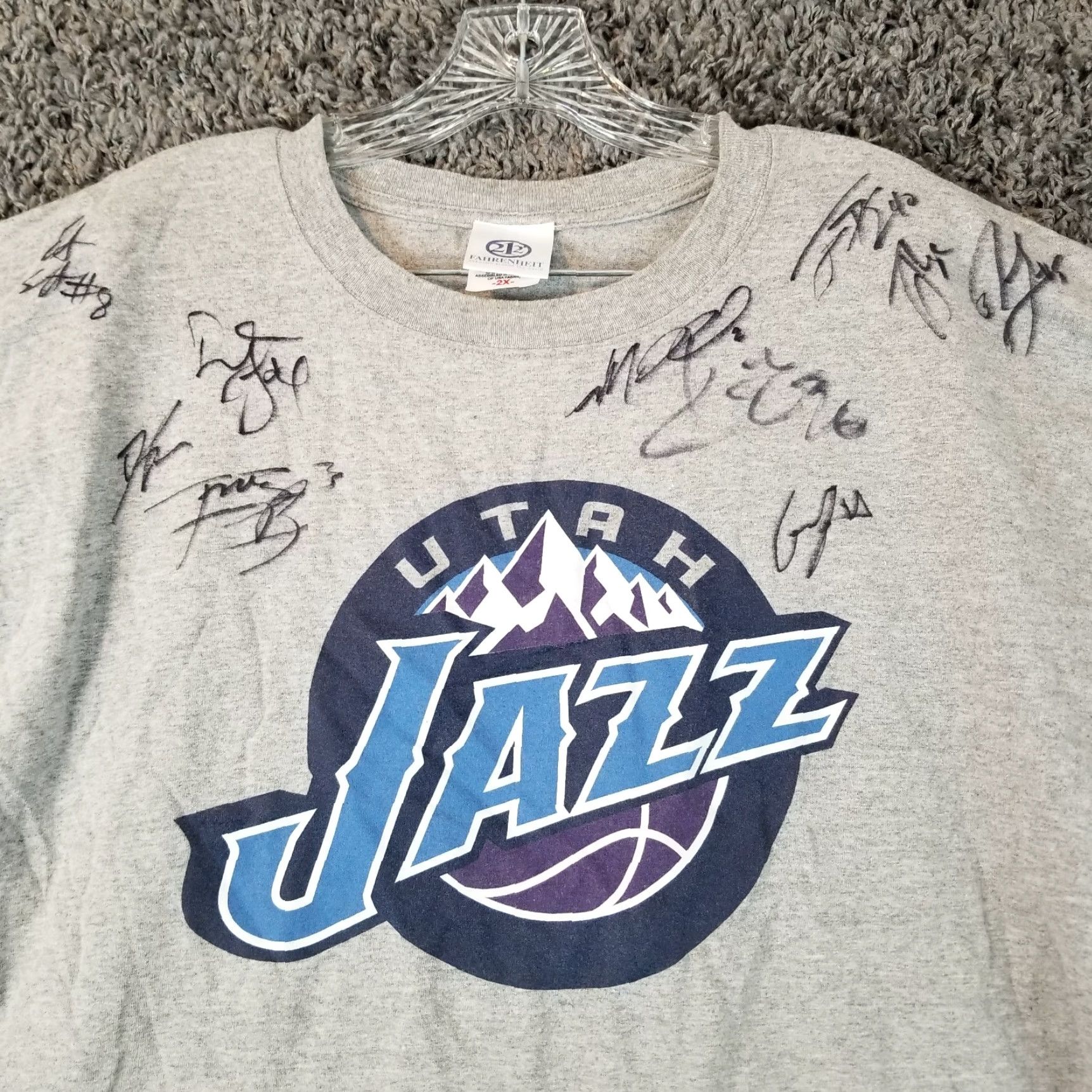 Vintage Fahrenheit Utah Jazz T-Shirt Mens Short Sleeve Gray Signed 2X Sizes Regular Jazz 2XL Mens Size US XXL / EU 58 / 5 - 3 Thumbnail