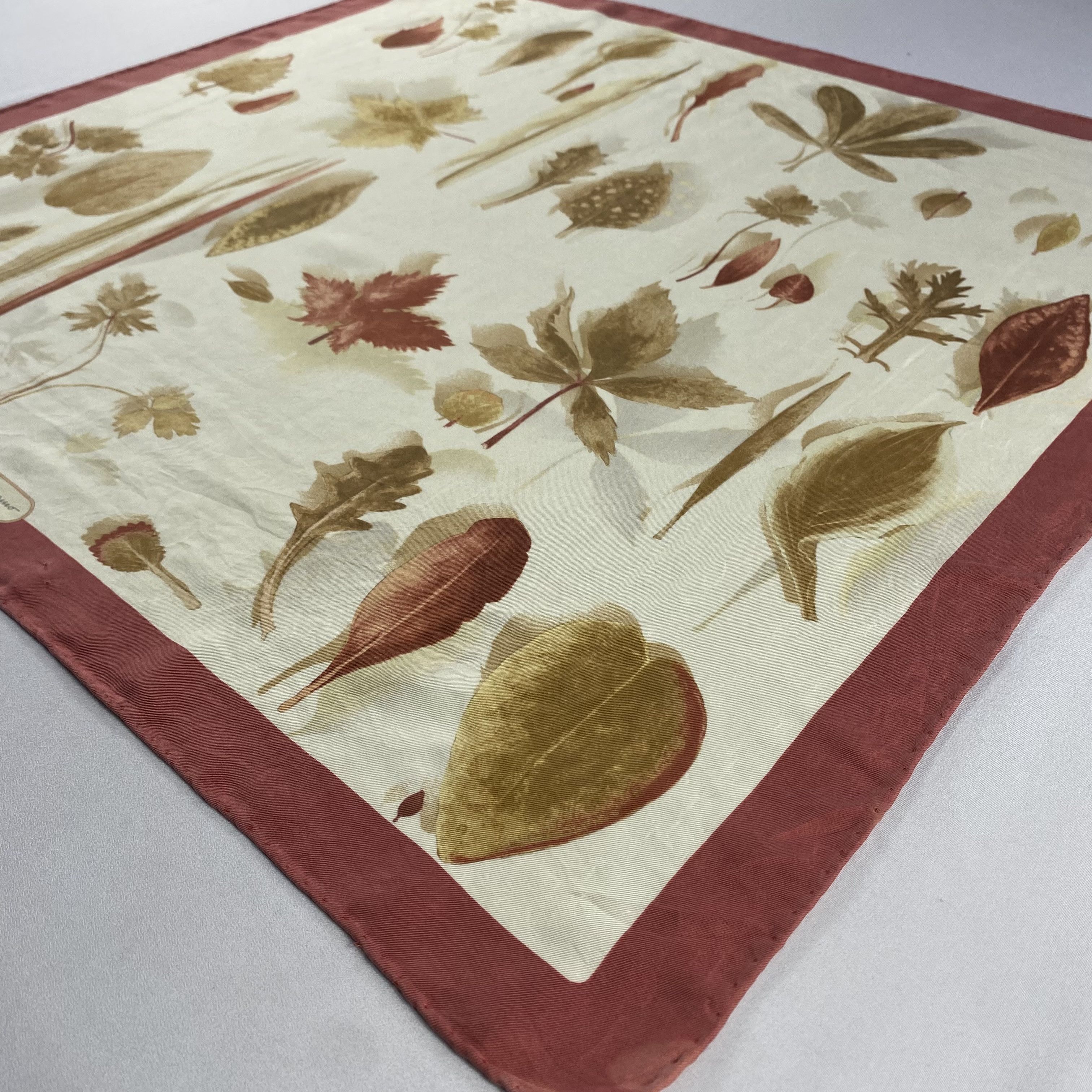 Vintage Salvatore Ferragamo Neckerchief / Handkerchief-P790 Size ONE SIZE - 2 Thumbnail