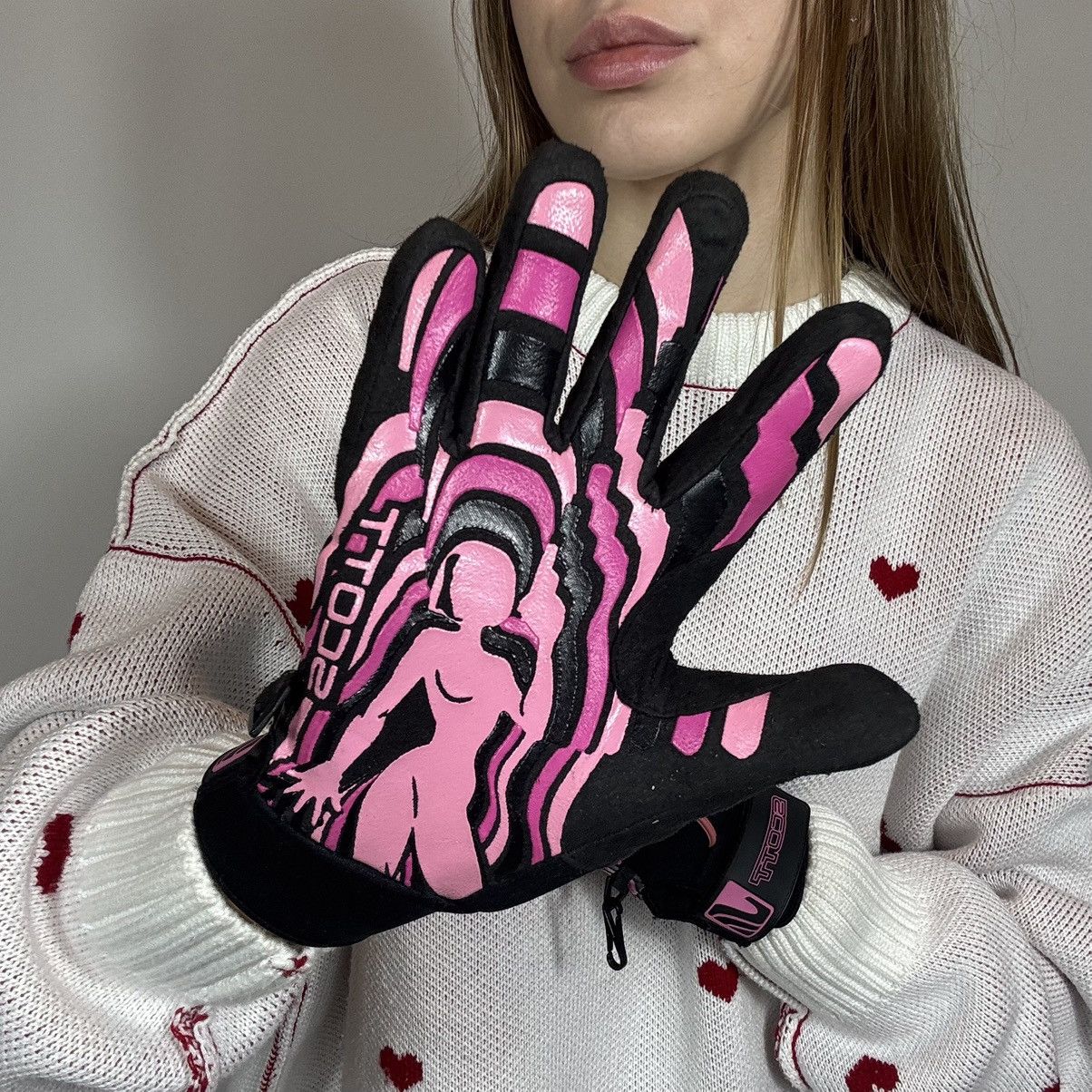 Japanese Brand Vintage Y2K SCOTT Sexy Porn Girl Print Gloves Ski Snow Style Size ONE SIZE - 2 Thumbnail