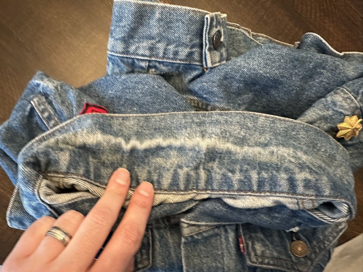 Levi's Vintage Thrashed/Patched Levi's Jean Jacket 44L-70506-0214 Size L / US 10 / IT 46 - 15 Thumbnail