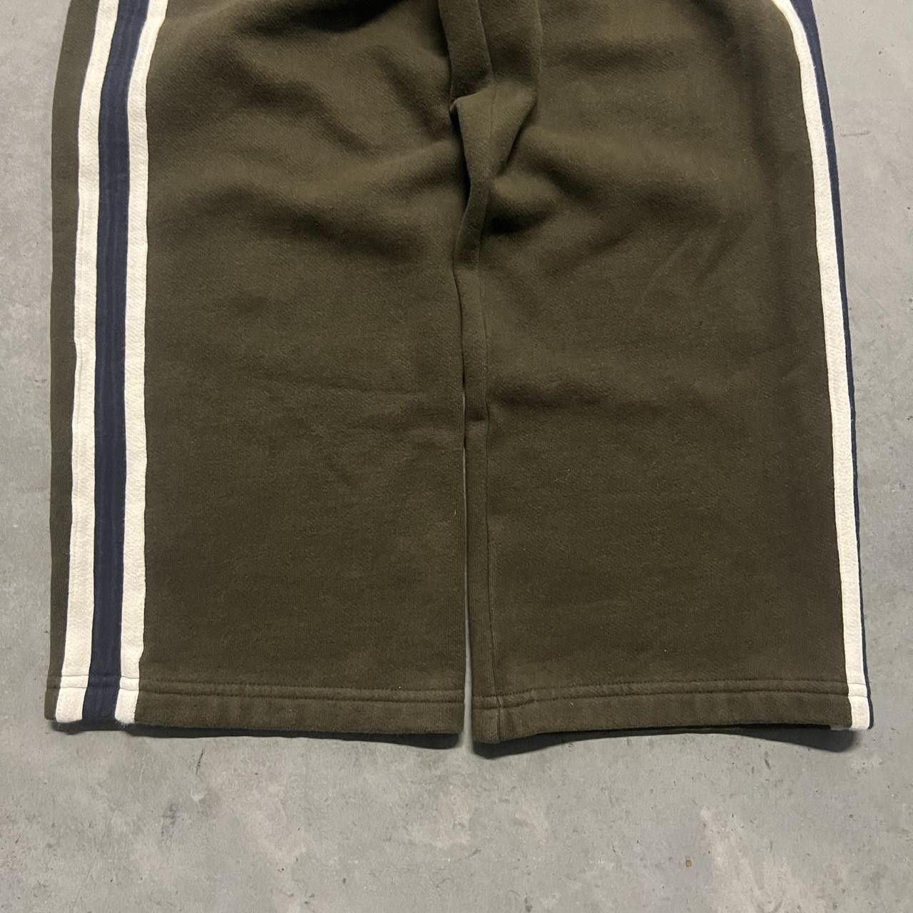 Vintage Vintage Y2K/2000s Green Wide Leg Sweatpants with adjustable waistband and drawstring! Size US 30 / EU 46 - 4 Thumbnail