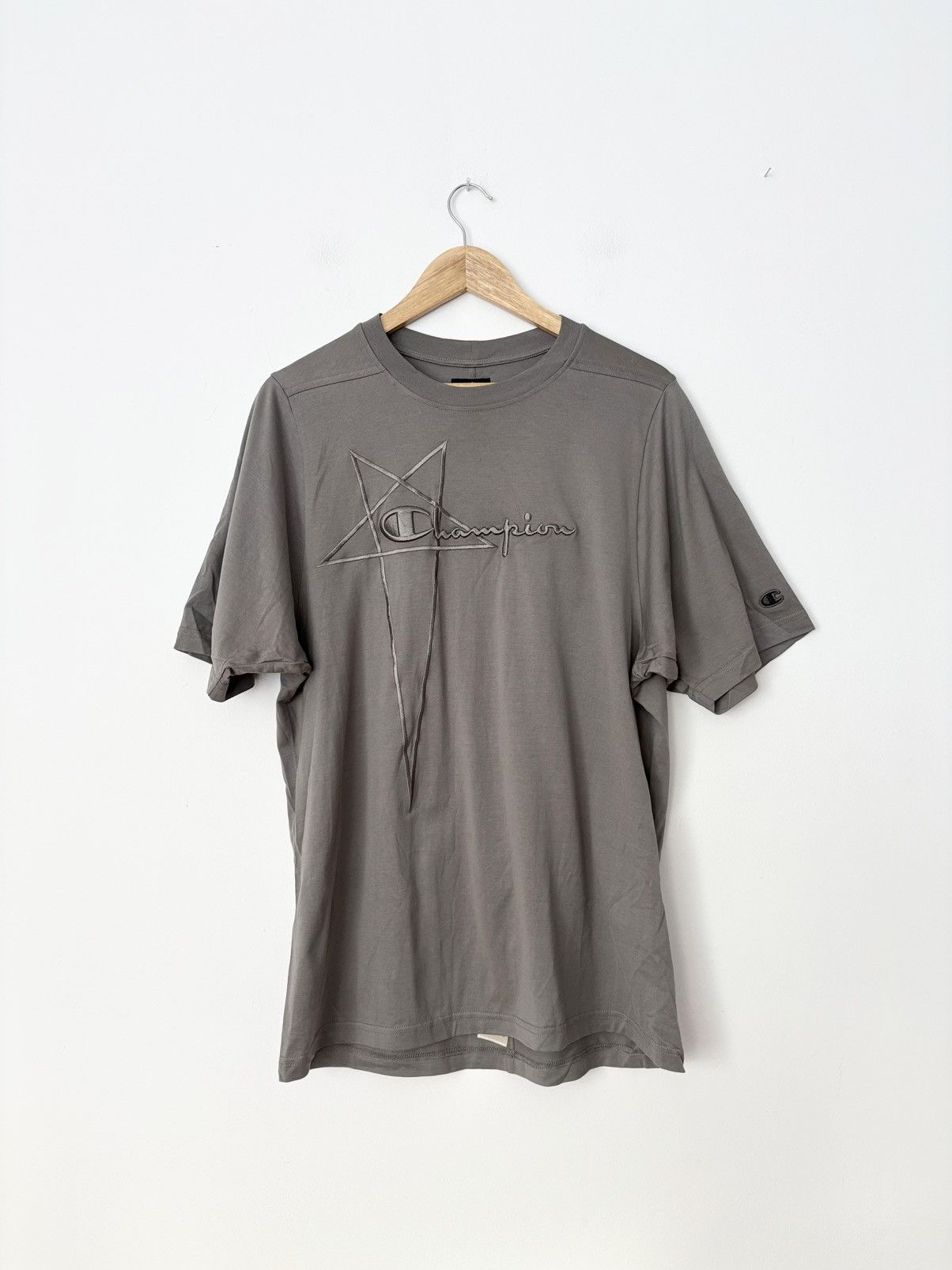 Champion × Rick Owens Rick Owens X Chamption Tommy Tee in dust Size US XS / EU 42 / 0 - 1 Thumbnail