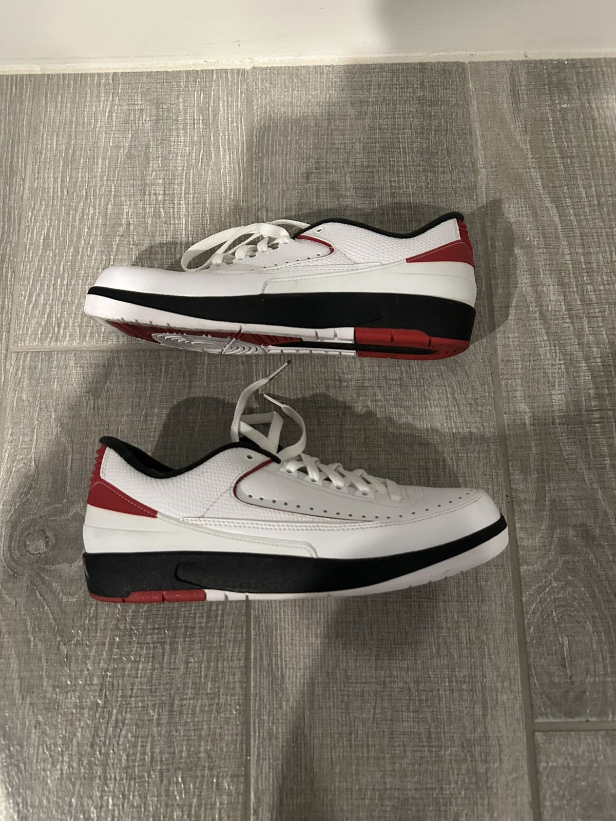 Jordan Brand Jordan 2 Low Chicago Size US 9.5 / EU 42-43 - 1 Thumbnail