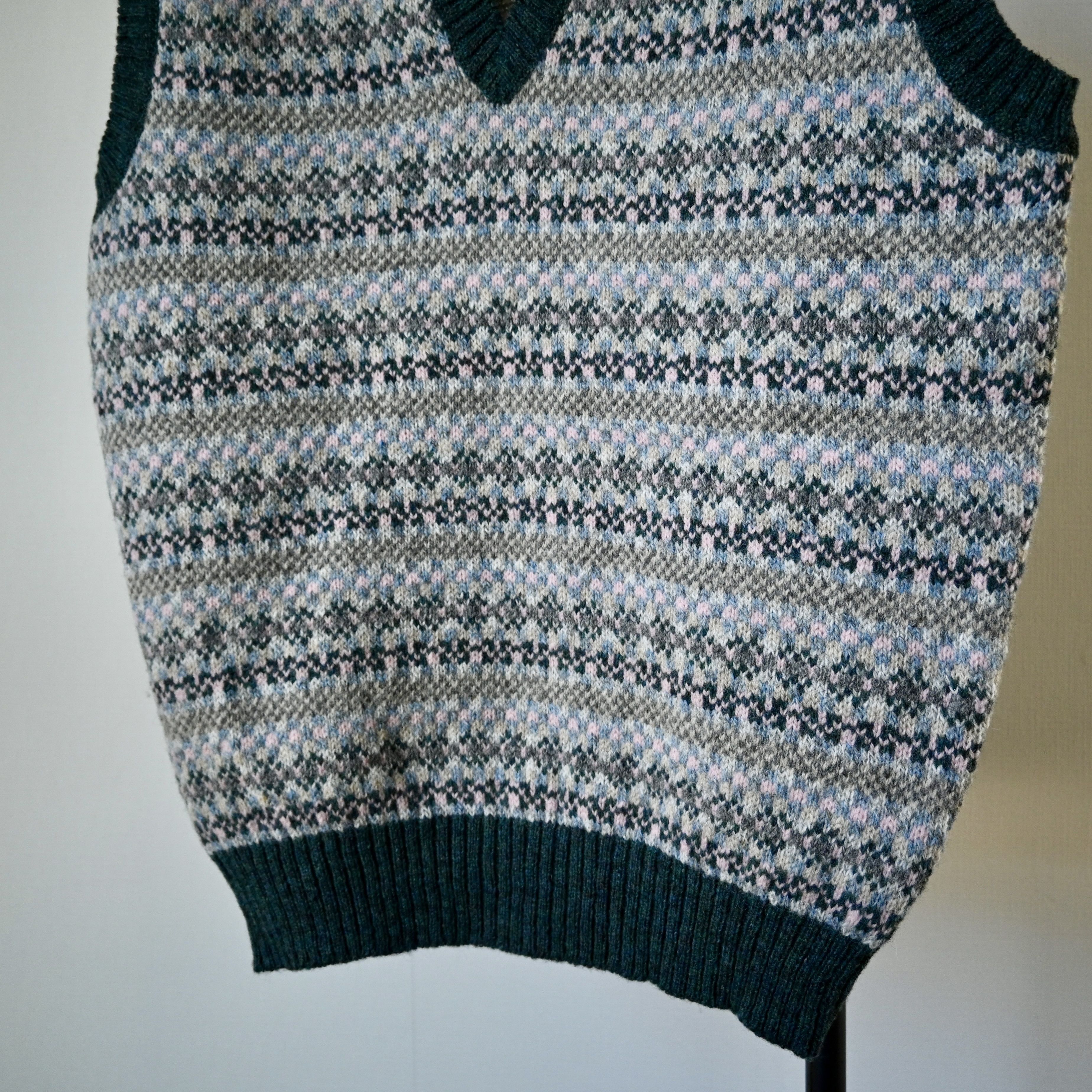 Vintage VTG 1990s GLENEAGLES wool Fair Isle knit best, made in Italy Size US L / EU 52-54 / 3 - 8 Thumbnail