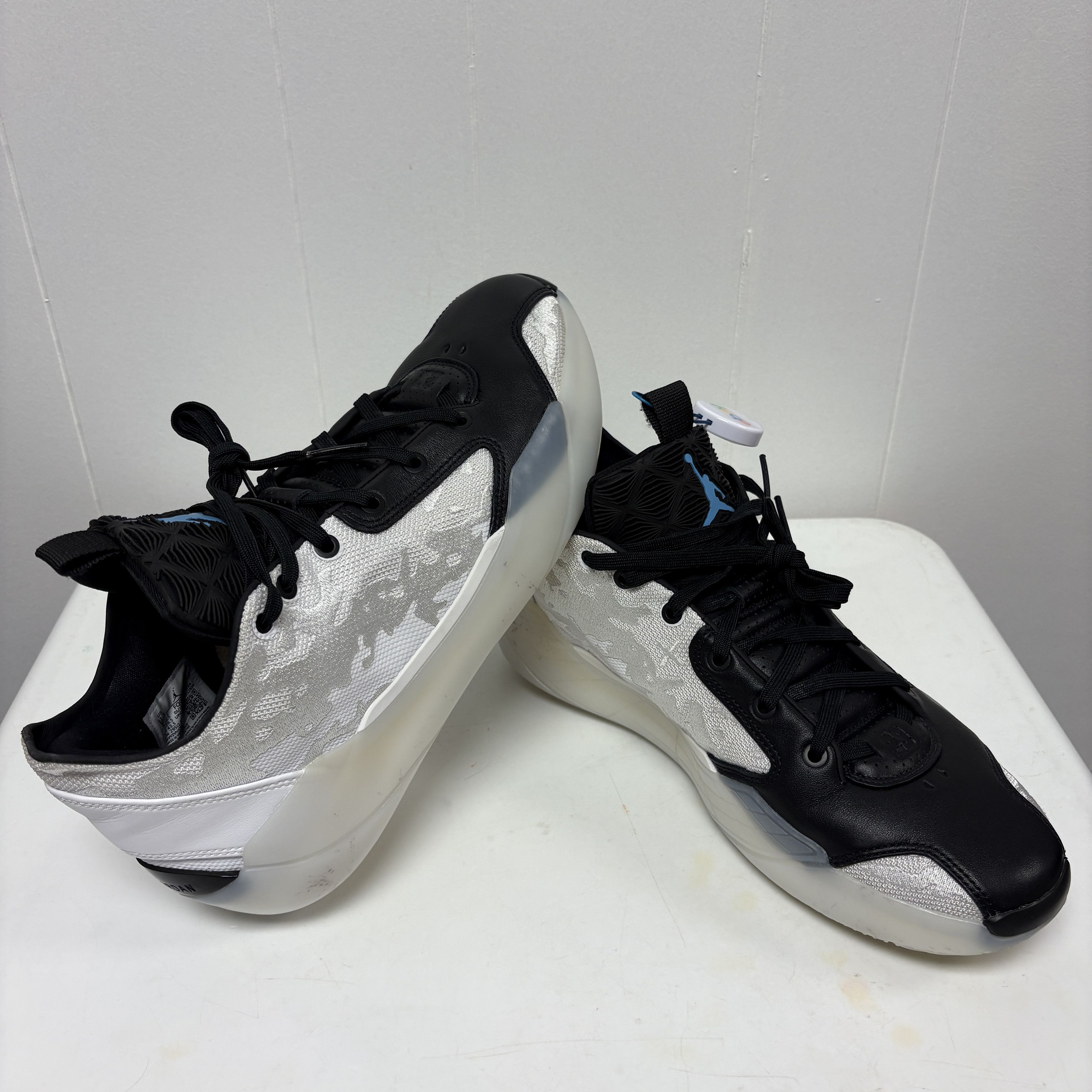 Jordan Brand Jordan 39 Croix (FQ0213-100), Size 11.5 Size US 11.5 / EU 44-45 - 1 Thumbnail