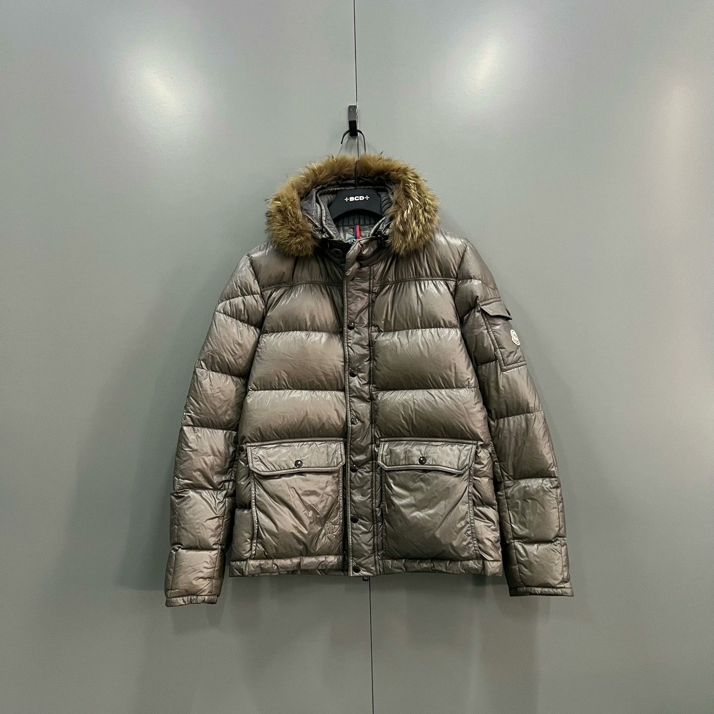 Moncler Moncler Solid Color Sleeve Logo Down Jacket Size US XL / EU 56 / 4 - 1 Thumbnail