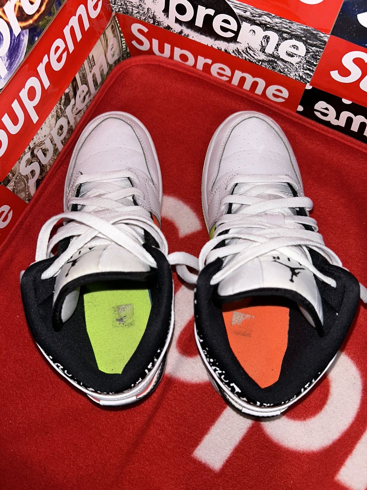Jordan Brand Jordan 1 Mid Composition Notebook (GS) 554725-870 size 5.5y Size US 5.5 / EU 38 - 4 Thumbnail