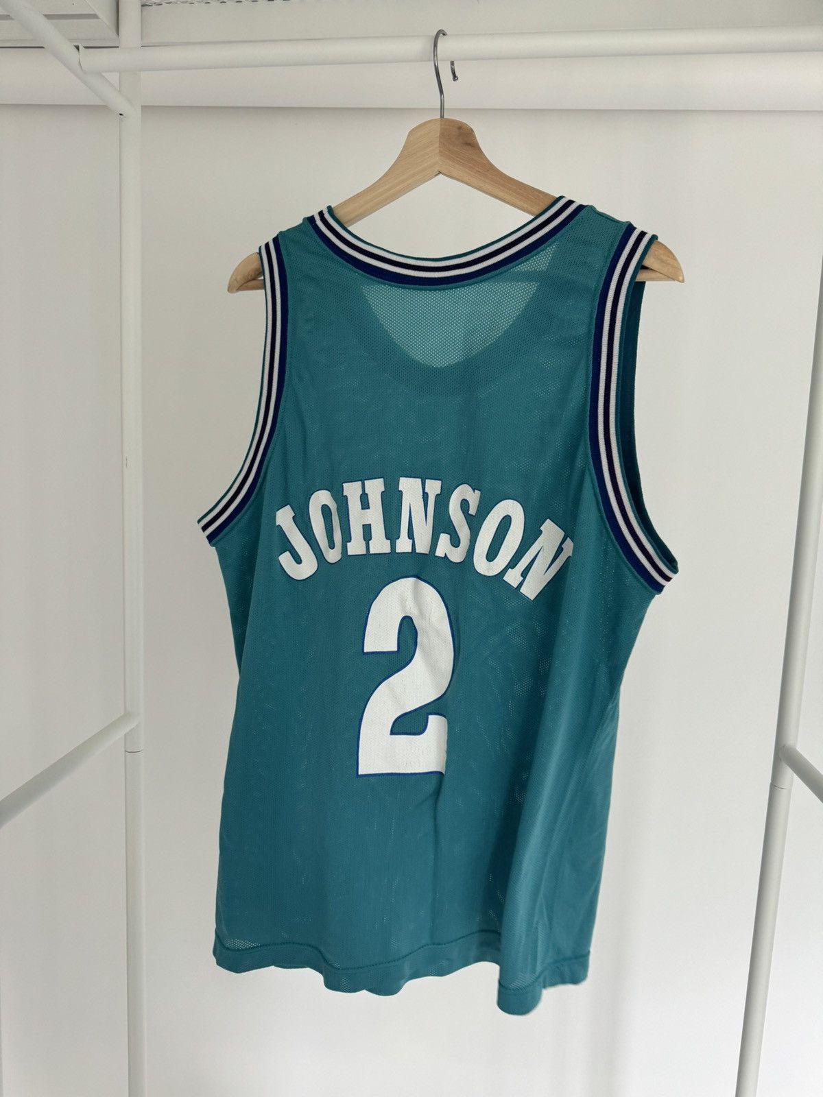 Champion Larry Johnson Charlotte Hornets Champion Jersey size 44 Size US S / EU 44-46 / 1 - 2 Thumbnail